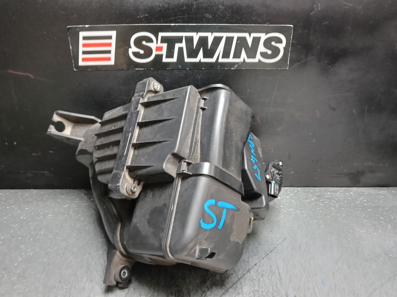 Used auto part listing image: 2020 HONDA CRV AIR CLEANER BOX AIR CLEANER, RW, 1.5, PETROL, 05/17-08/23 0000384514