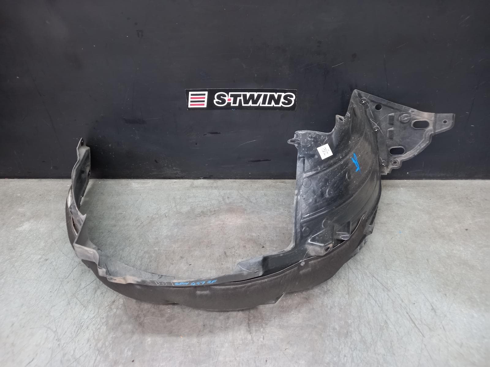 Used auto part listing image: 2020 HONDA CRV RIGHT GUARD LINER RW, 05/17-08/23 0000384267