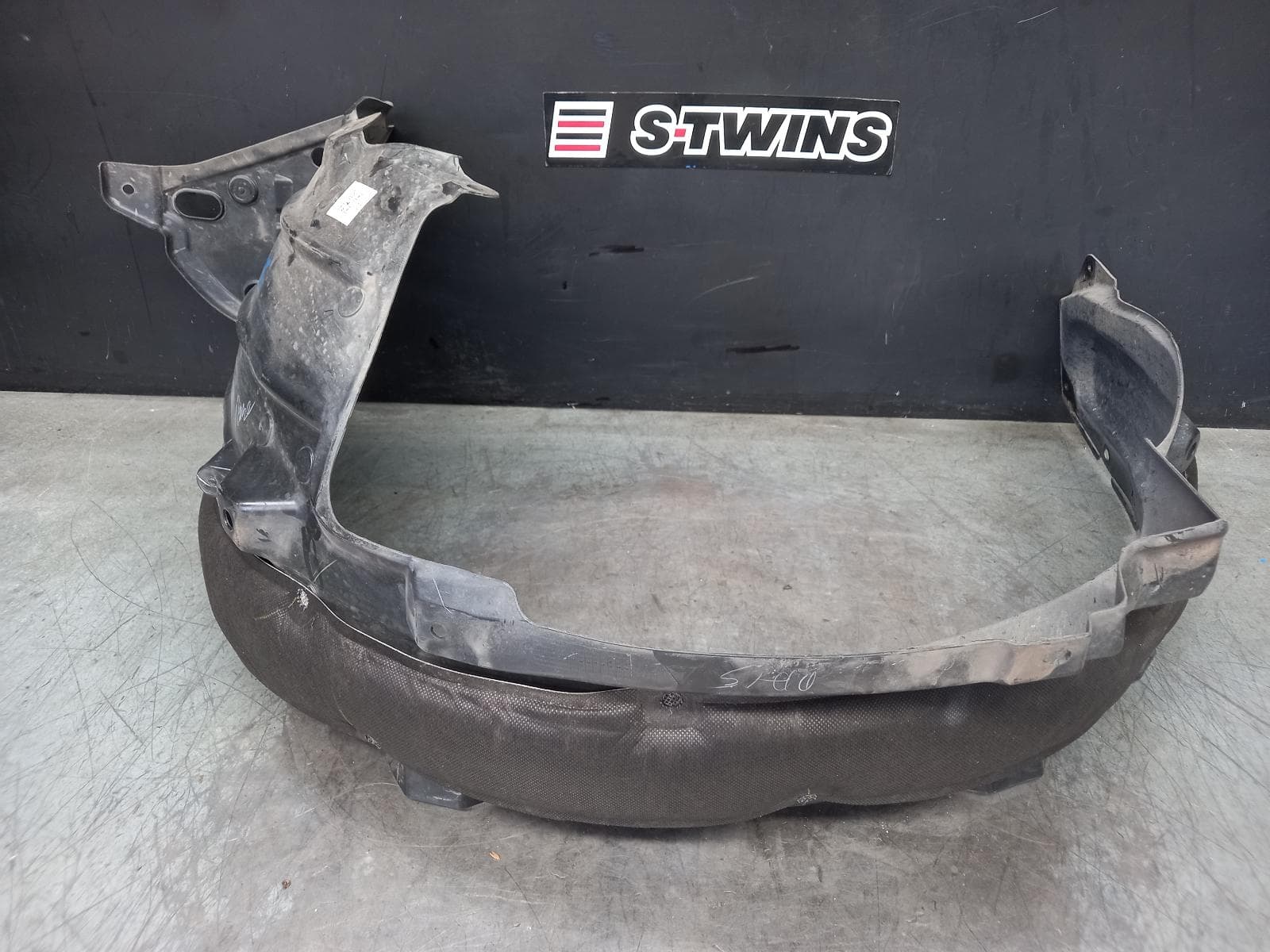 Used auto part listing image: 2020 HONDA CRV LEFT GUARD LINER RW, 05/17-08/23 0000384268