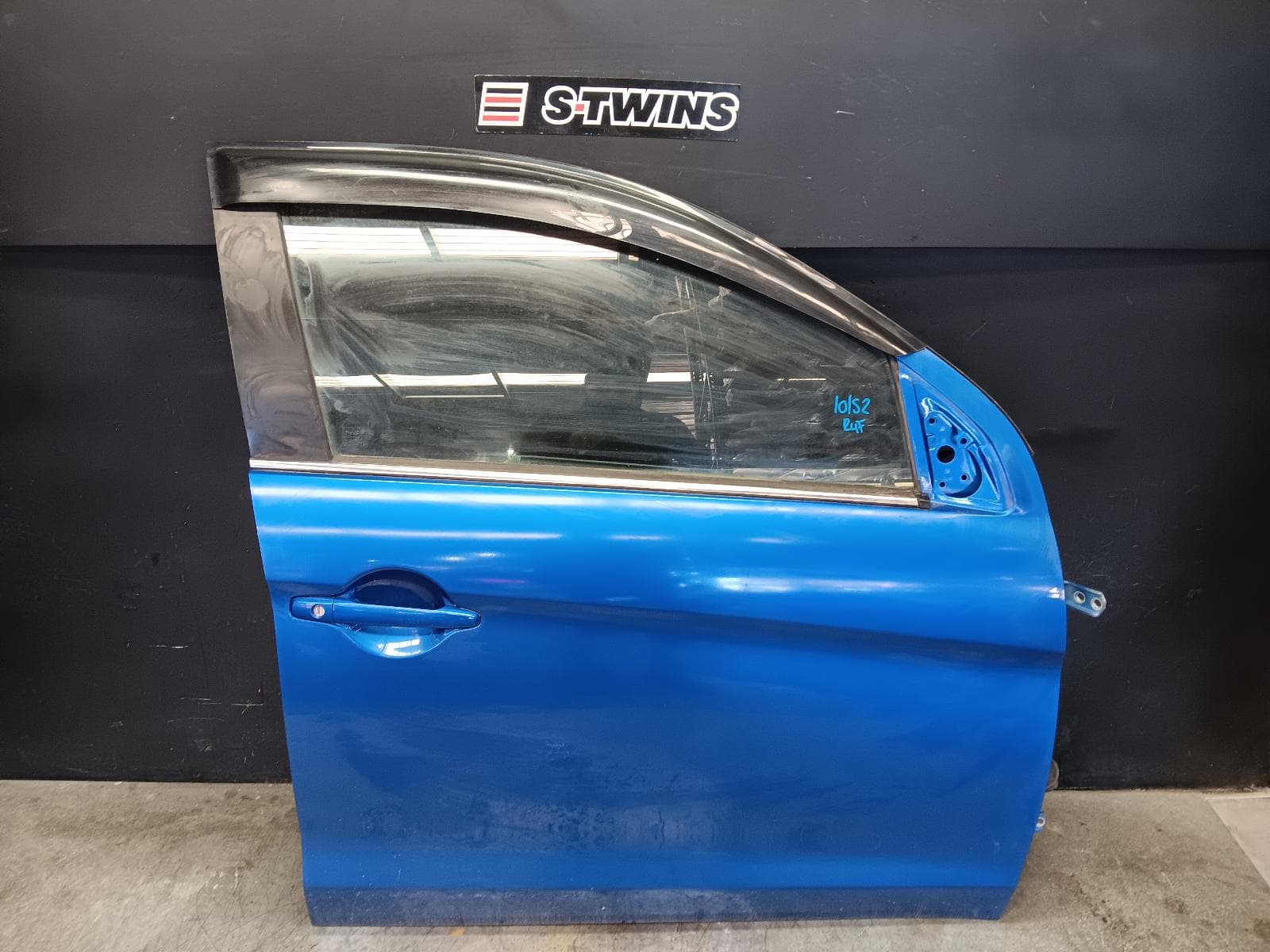 Used auto part listing image: 2015 MITSUBISHI ASX RIGHT FRONT DOOR XA-XC, 05/10-06/18 0000411128