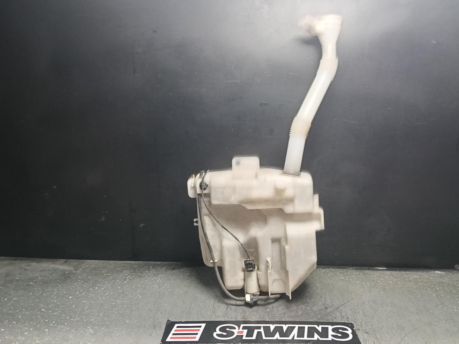 Used auto part listing image: 2015 MITSUBISHI ASX WASHER BOTTLE XB-XC, 07/12-08/16 0000411872