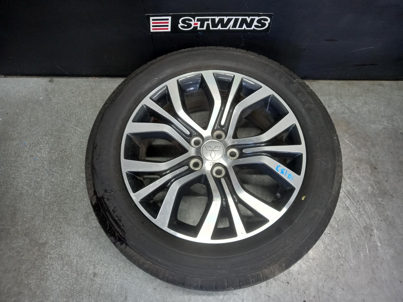 Used auto part listing image: 2015 MITSUBISHI ASX WHEEL MAG FACTORY, 18X7IN, W/ DARK ACCENTS, XB-XD, 05/14-05/19 0000383203