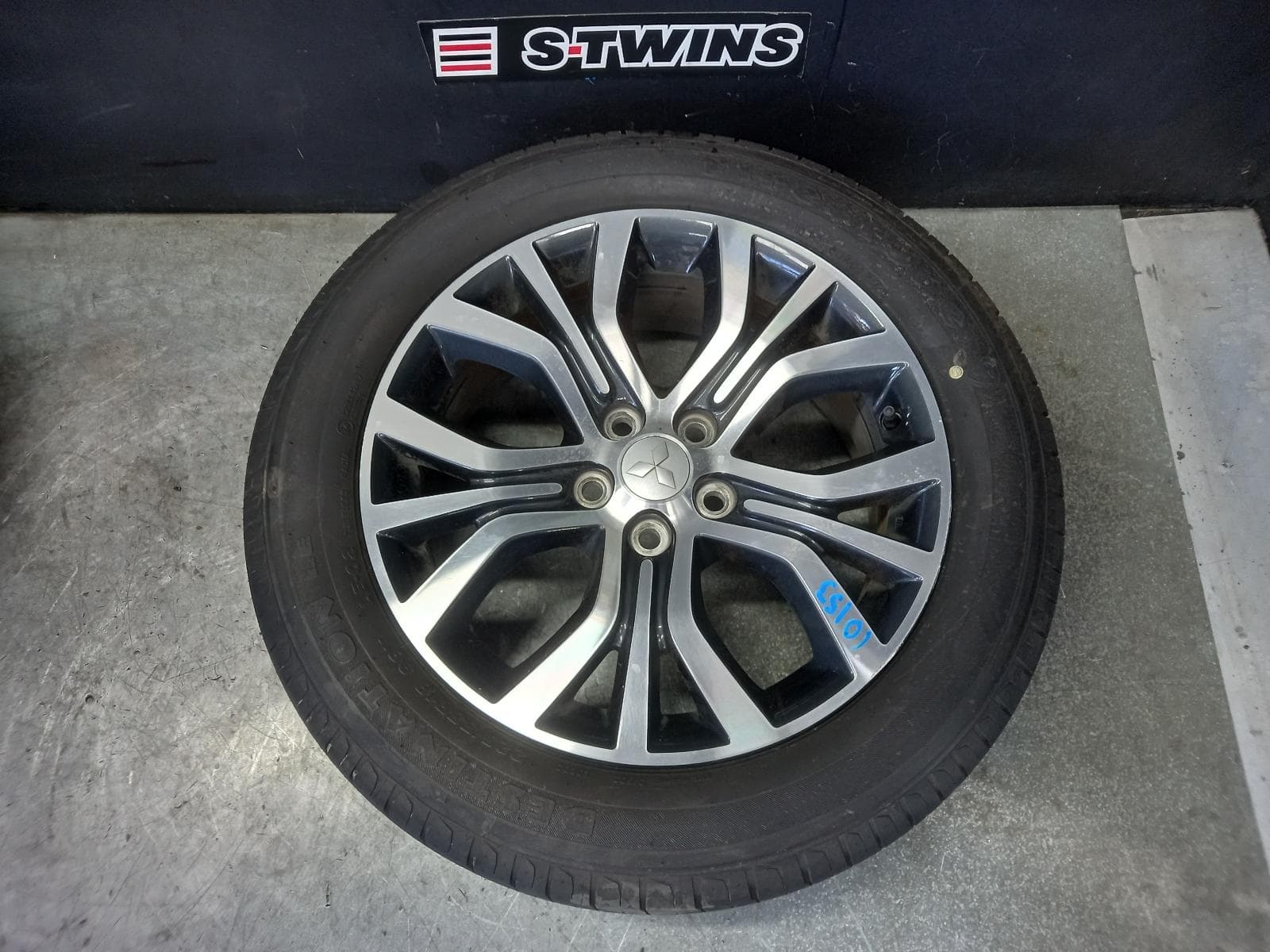 Used auto part listing image: 2015 MITSUBISHI ASX WHEEL MAG FACTORY, 18X7IN, W/ DARK ACCENTS, XB-XD, 05/14-05/19 0000383204