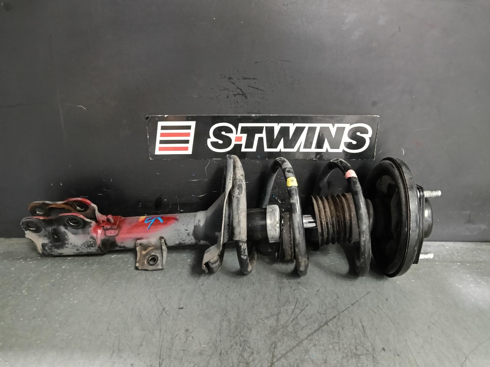 Used auto part listing image: 2015 MITSUBISHI ASX LEFT FRONT STRUT PETROL, 2.0, XA-XD, 05/10-12/24 0000383217