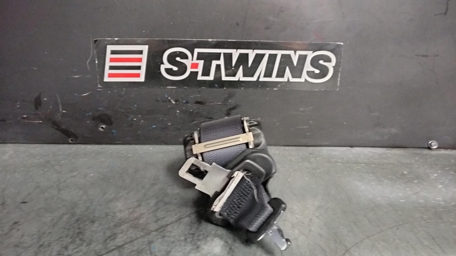 Used auto part listing image: 2015 MITSUBISHI ASX SEAT BELT STALK CENTRE REAR, SEAT BELT ONLY, XA-XD, 05/10-12/24 0000383221
