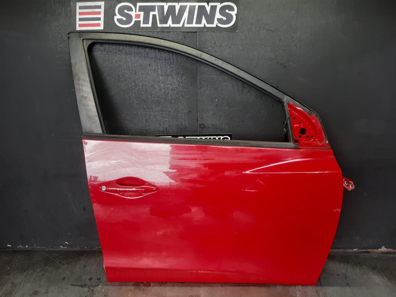 Used auto part listing image: 2014 HYUNDAI IX35 RIGHT FRONT DOOR LM SERIES, NON MOULD TYPE, 11/09-01/16 0000377454