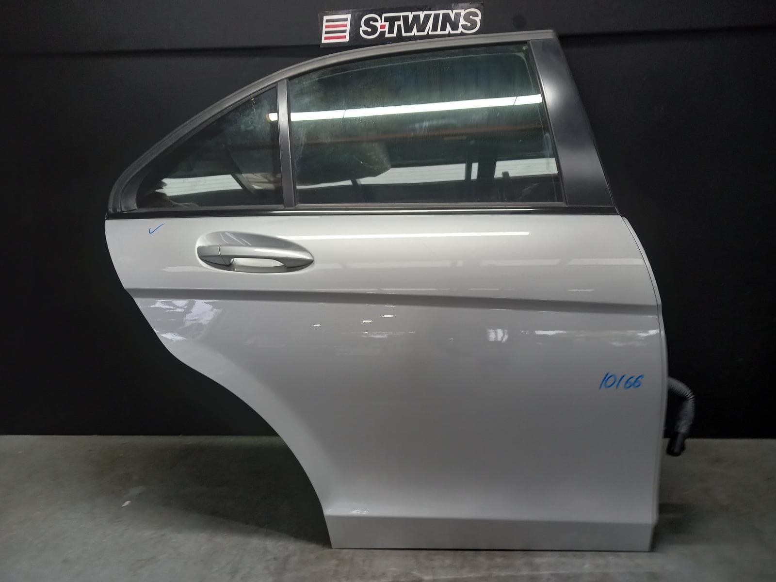 Used auto part listing image: 2013 MERCEDES C CLASS RIGHT REAR DOOR SLIDING W204, SEDAN, 07/07-07/14 0000381306