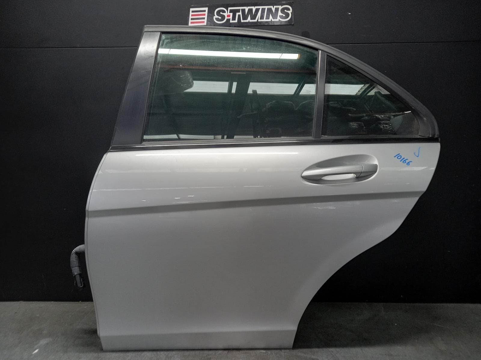 Used auto part listing image: 2013 MERCEDES C CLASS LEFT REAR DOOR SLIDING W204, SEDAN, 07/07-07/14 0000381307