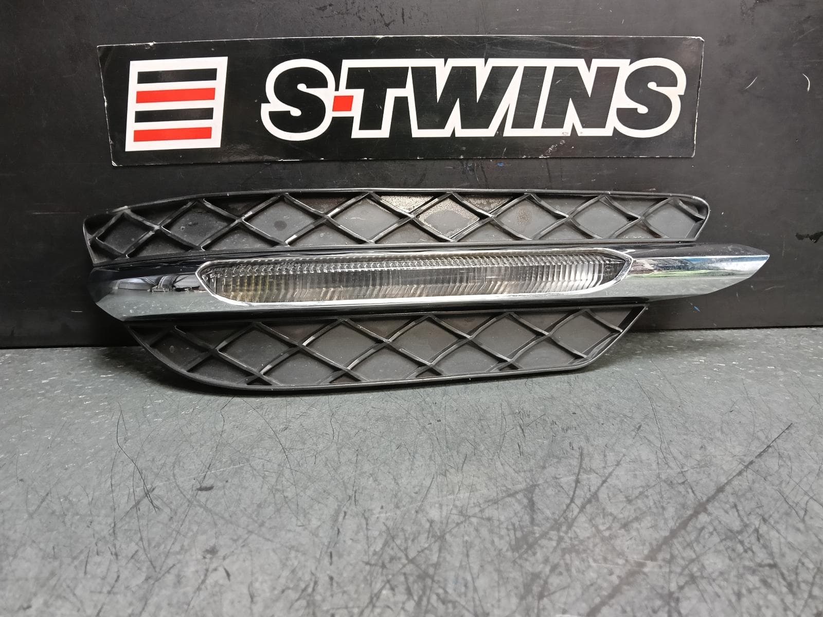 Used auto part listing image: 2013 MERCEDES C CLASS DAYTIME RUNNING LAMP, W204/S204/C204, STRIP TYPE (BLACK HOUSING), 03/11-01/15 0000381321