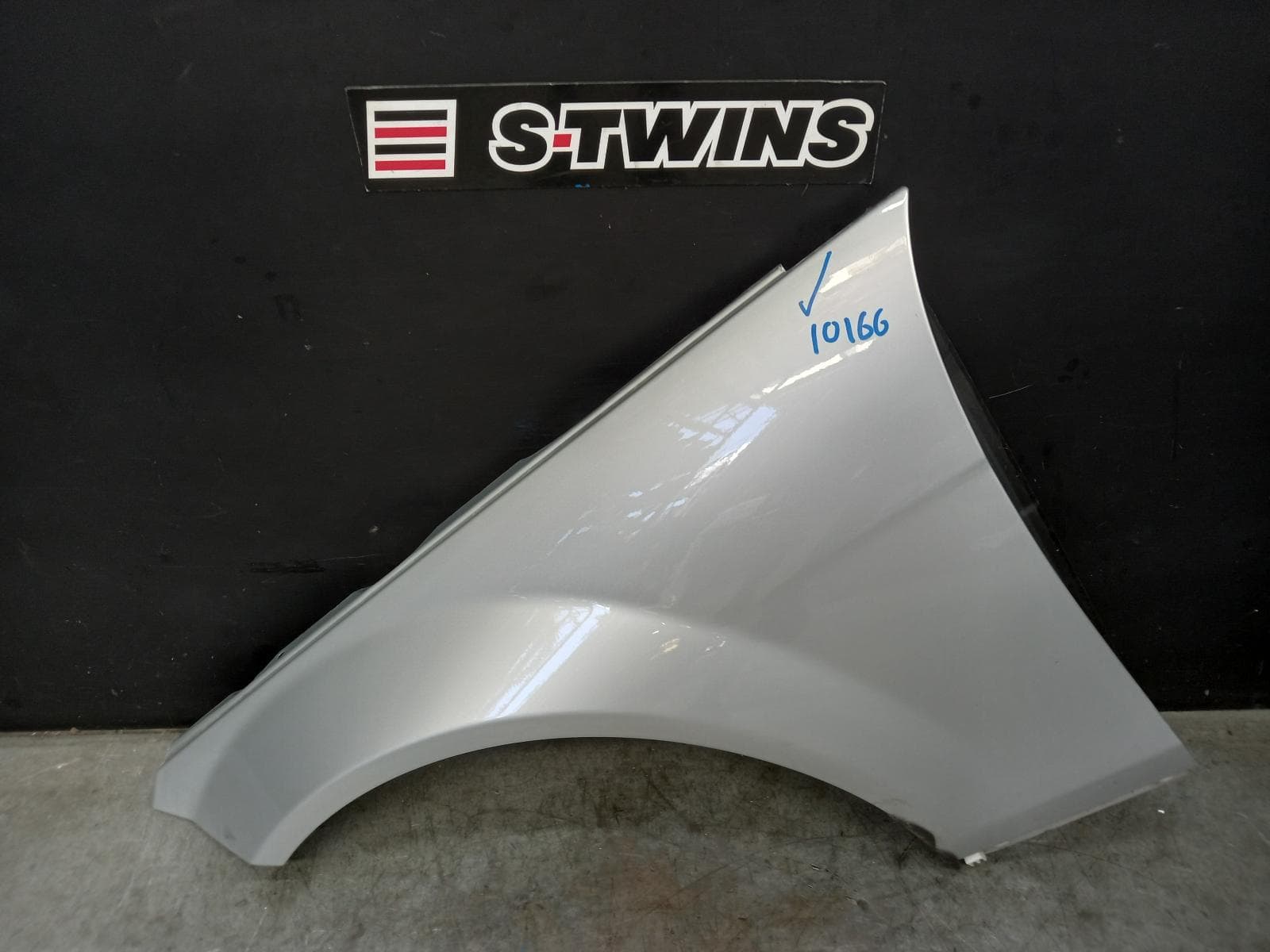 Used auto part listing image: 2013 MERCEDES C CLASS LEFT GUARD W204/S204/C204, SEDAN/WAGON/COUPE, NON AMG TYPE, 07/07-01/15 0000381132