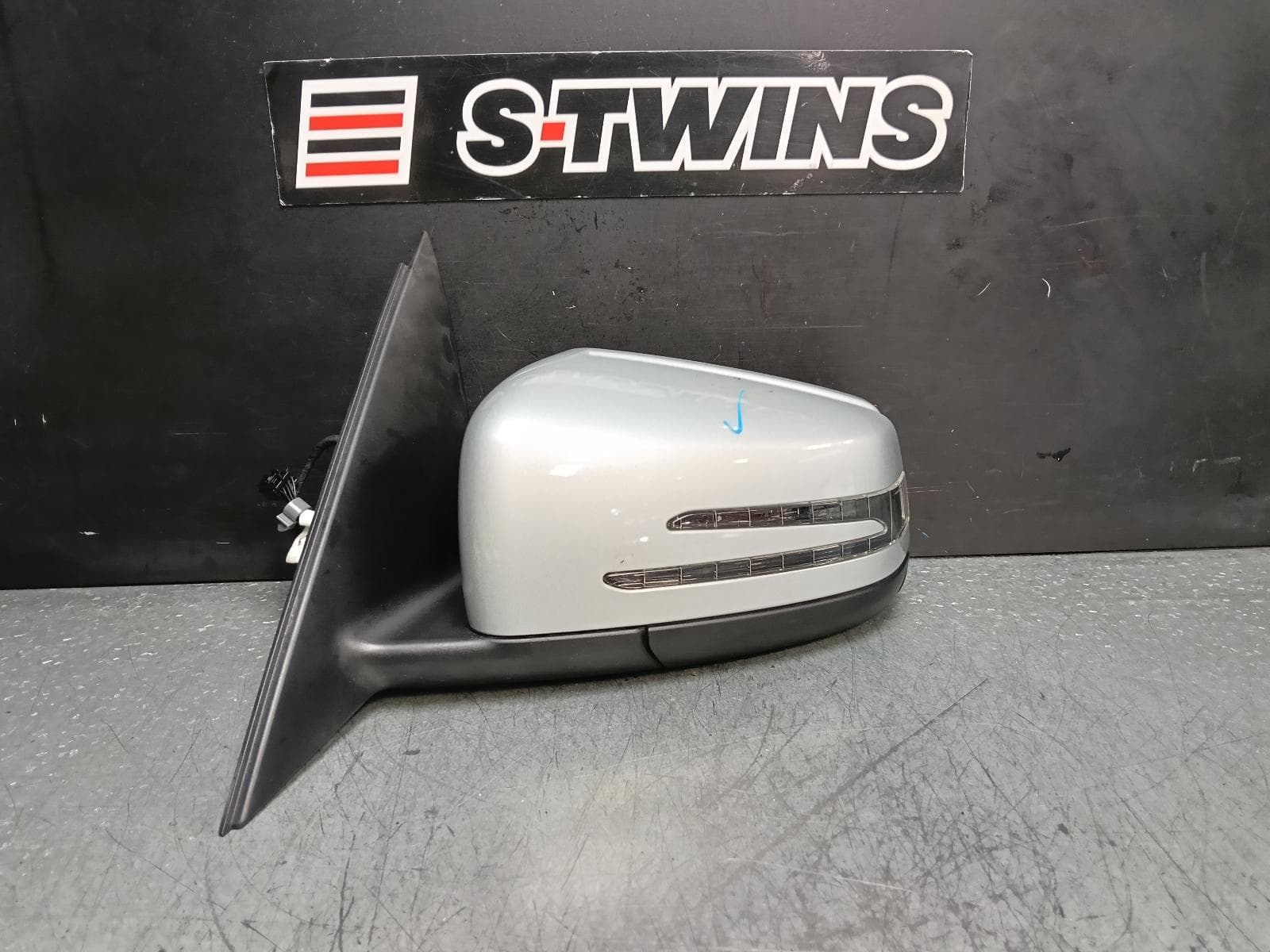 Used auto part listing image: 2013 MERCEDES C CLASS LEFT DOOR MIRROR W204/S204, MANUAL FOLD, NON MEMORY TYPE (1 PLUG 7 WIRE), 05/11-07/14 0000381323