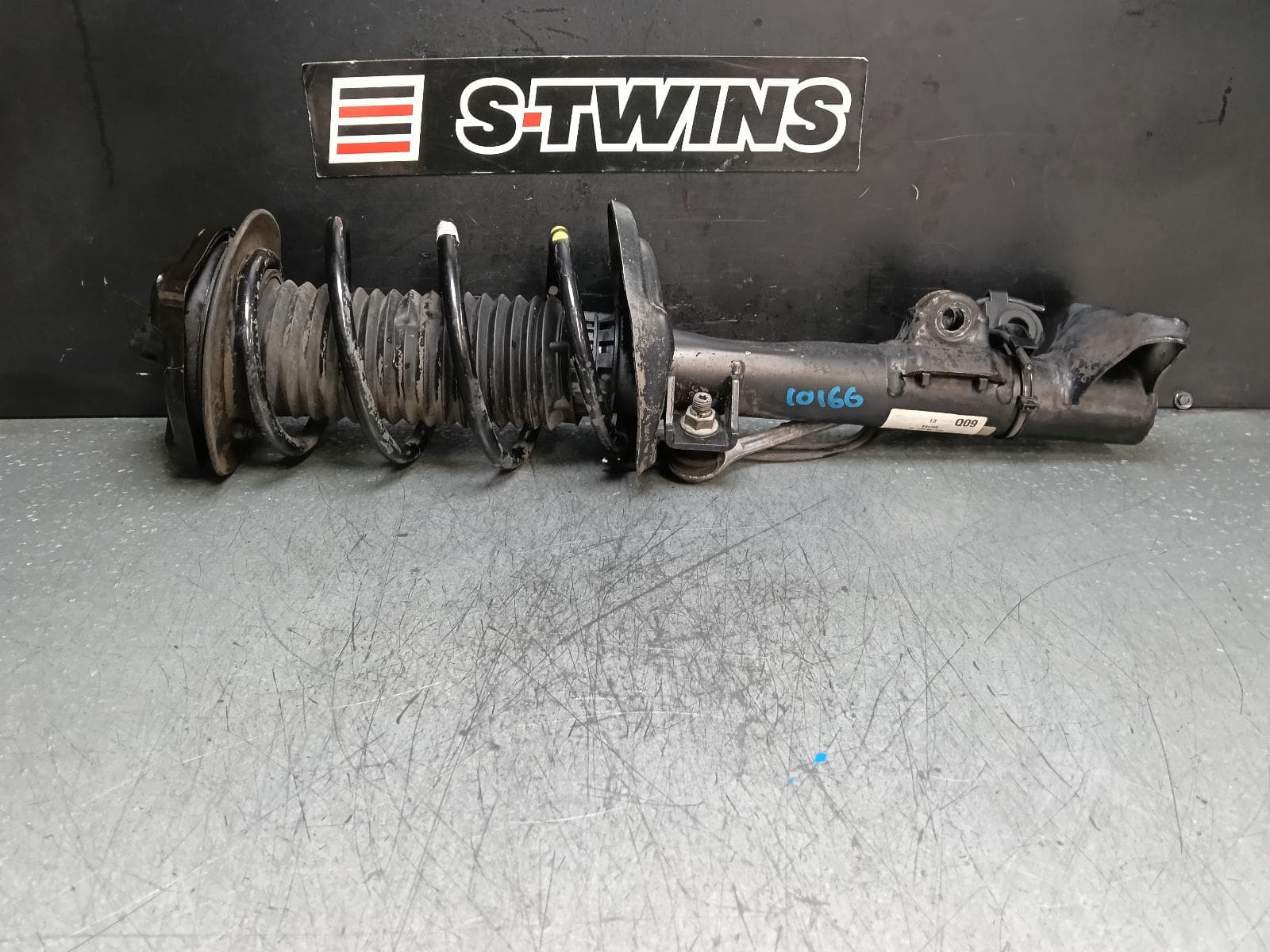 Used auto part listing image: 2013 MERCEDES C CLASS RIGHT FRONT STRUT W204/S204, SEDAN/WAGON, STANDARD TYPE, 07/07-07/14 0000381324