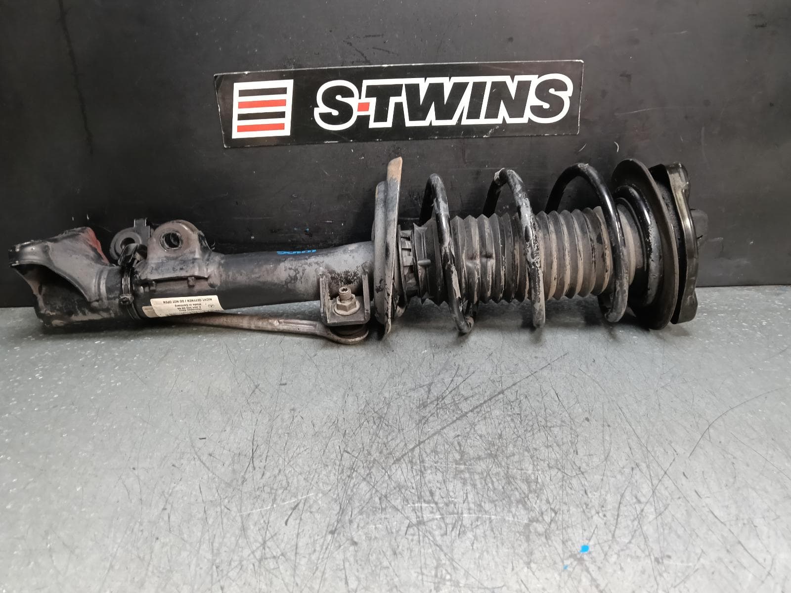 Used auto part listing image: 2013 MERCEDES C CLASS LEFT FRONT STRUT W204/S204, SEDAN/WAGON, STANDARD TYPE, 07/07-07/14 0000381325