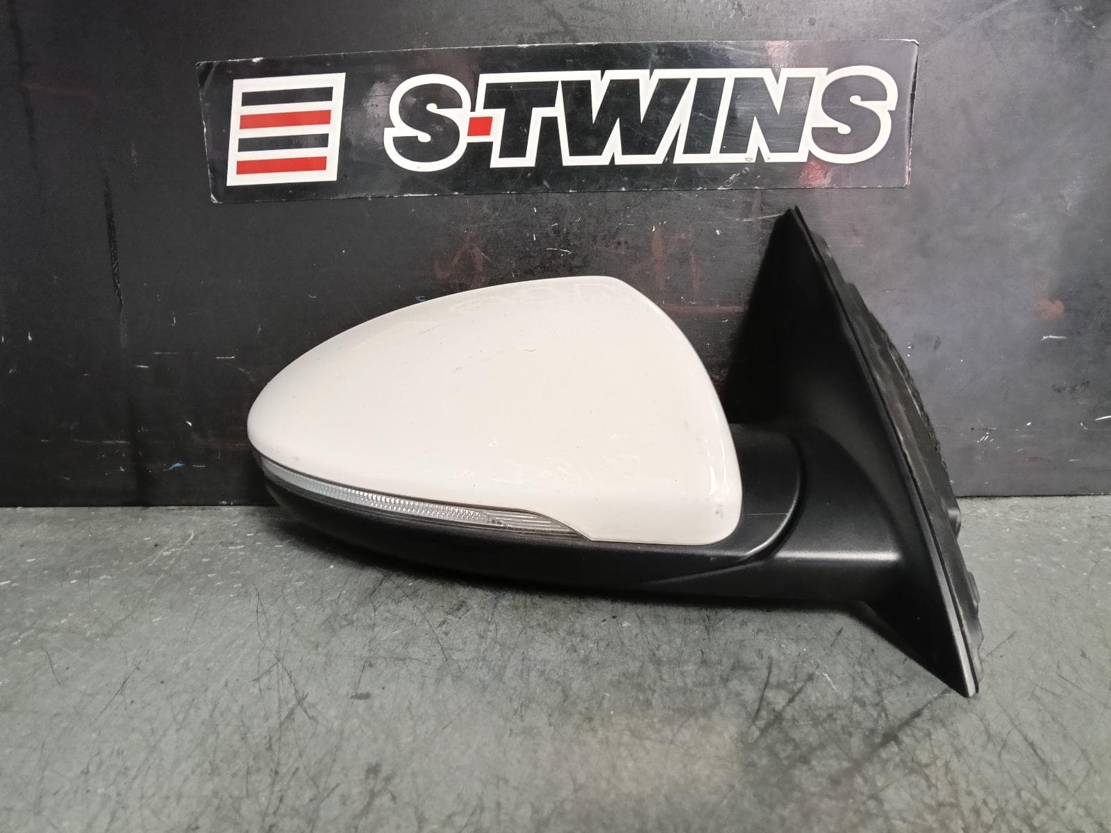 Used auto part listing image: 2020 KIA CERATO RIGHT DOOR MIRROR BD, COLOUR CODED, MANUAL FOLD, NON BLIND SPOT TYPE, 04/18-09/24 0000389192