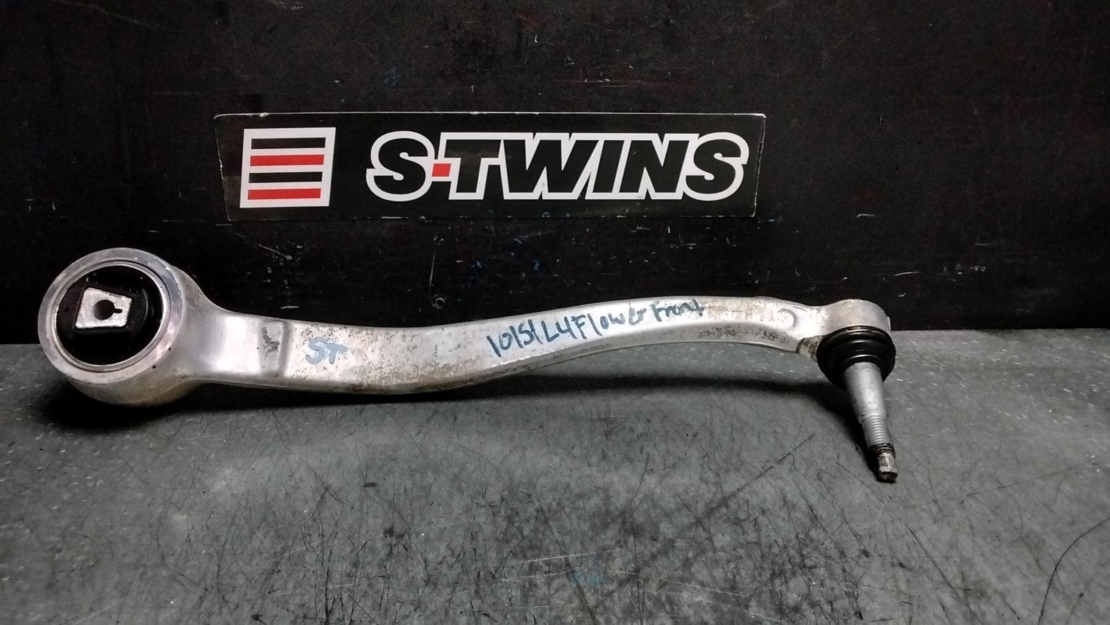 Used auto part listing image: 2016 HOLDEN COMMODORE LEFT FRONT LOWER CONTROL ARM MAIN FRONT LOWER ARM, VF, 05/13-12/17 0000392546