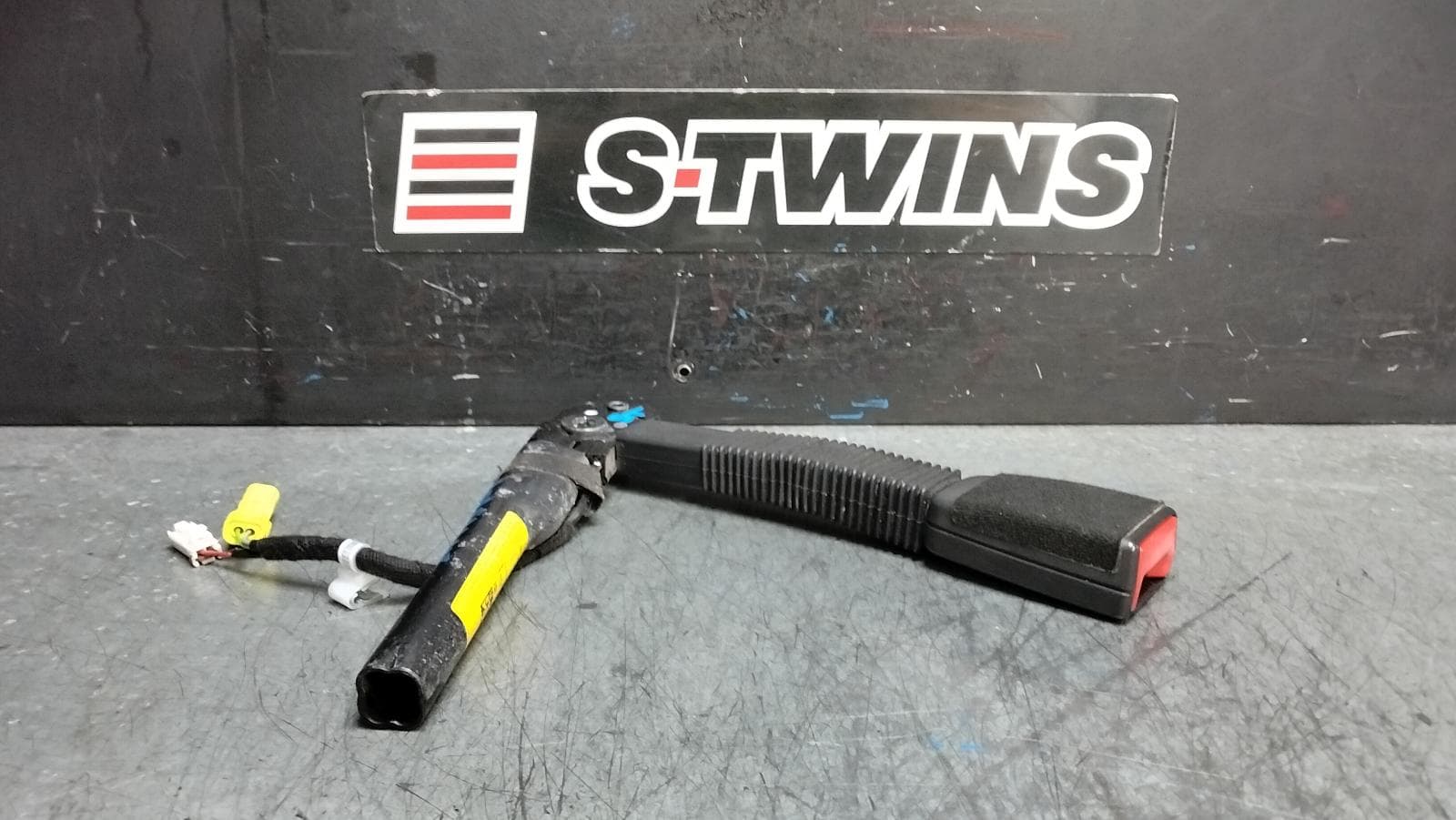 Used auto part listing image: 2016 HOLDEN COMMODORE SEAT BELT STALK LH FRONT, SEAT BELT STALK ONLY, VF, 05/13-12/17 0000392551