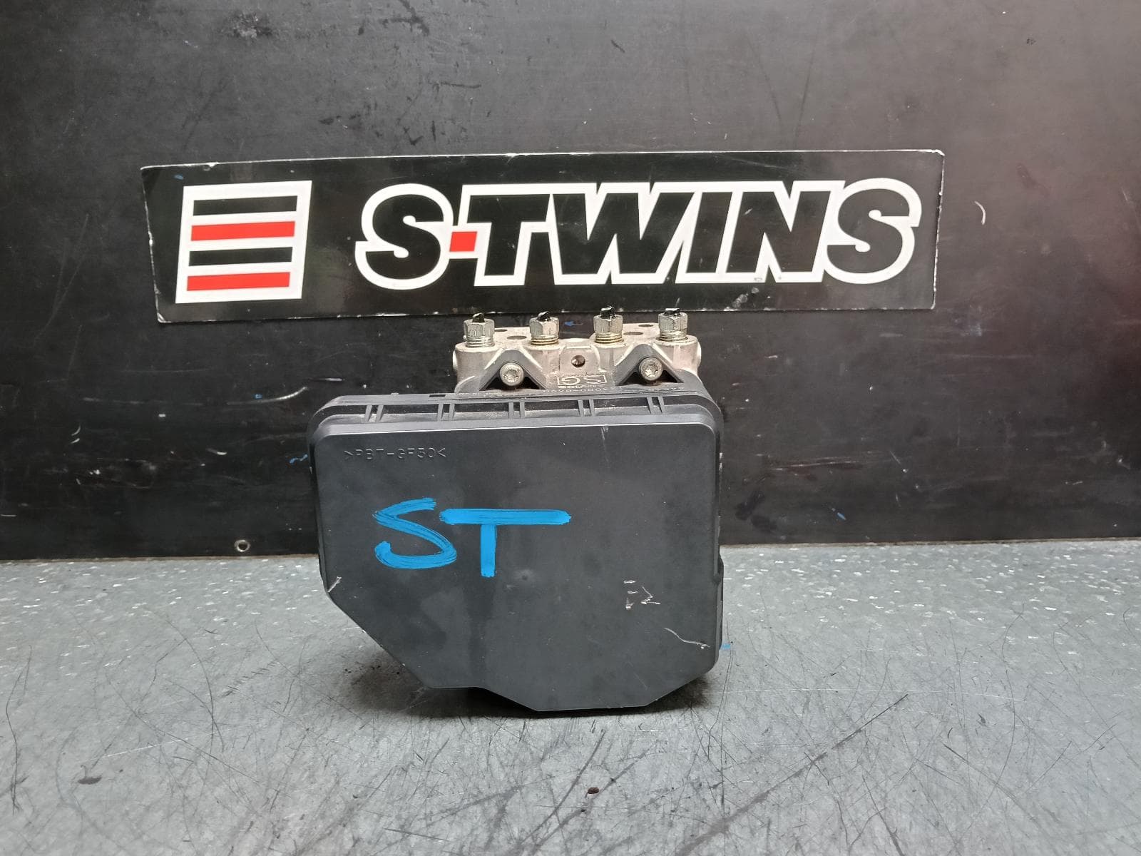 Used auto part listing image: 2014 TOYOTA RAV4 ABS PUMP MODULATOR ASA44R, 2.5, PETROL, AUTO T/M TYPE, 12/12-12/18 0000382212