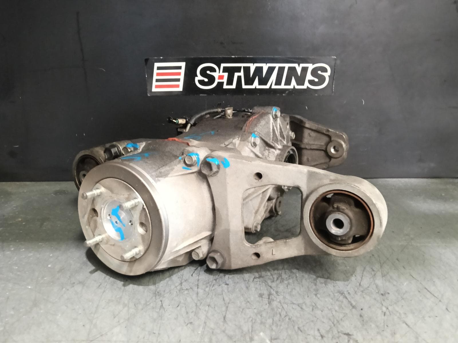 Used auto part listing image: 2014 TOYOTA RAV4 DIFFERENTIAL CENTRE REAR, XA40, 2.277 RATIO, 12/12-12/18 0000382238
