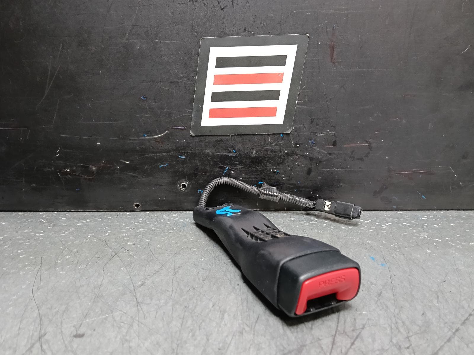 Used auto part listing image: 2014 TOYOTA RAV4 SEAT BELT STALK CENTRE REAR, SEAT BELT STALK ONLY, XA40, 12/12-09/15 0000382245
