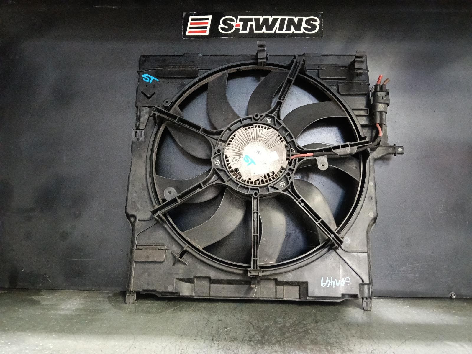 Used auto part listing image: 2016 BMW X5 FAN RADIATOR FAN, 3.0, DIESEL, F15, 09/13-07/18 0000403861