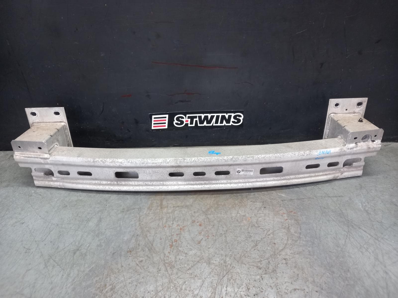 Used auto part listing image: 2016 BMW X5 R BAR BRACKET REINFO MAIN REINFORCEMENT, ALLOY, F15, 09/13-07/18 0000403868