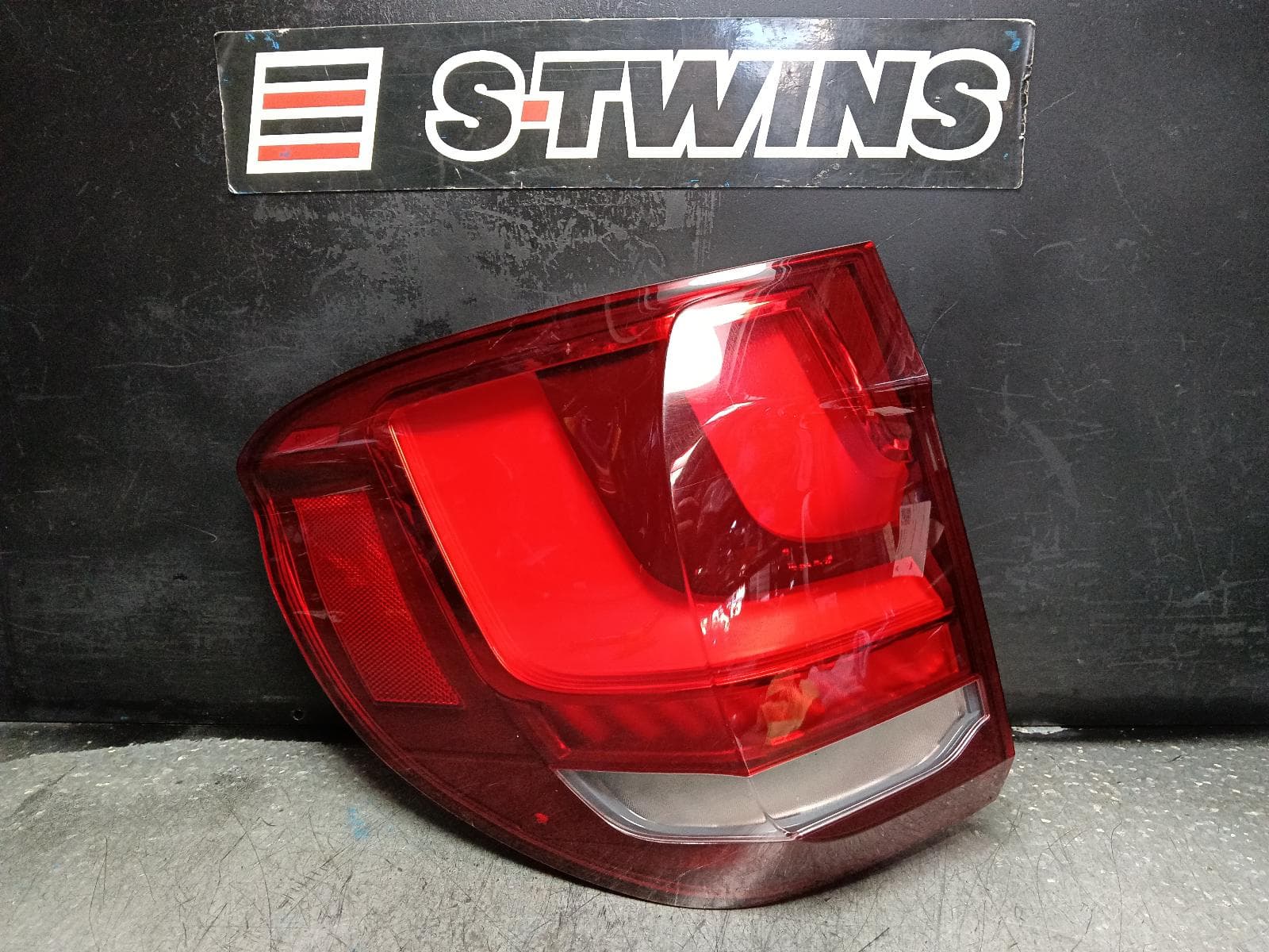 Used auto part listing image: 2016 BMW X5 LEFT TAILLIGHT F15/F85, 09/13-07/18 0000403870