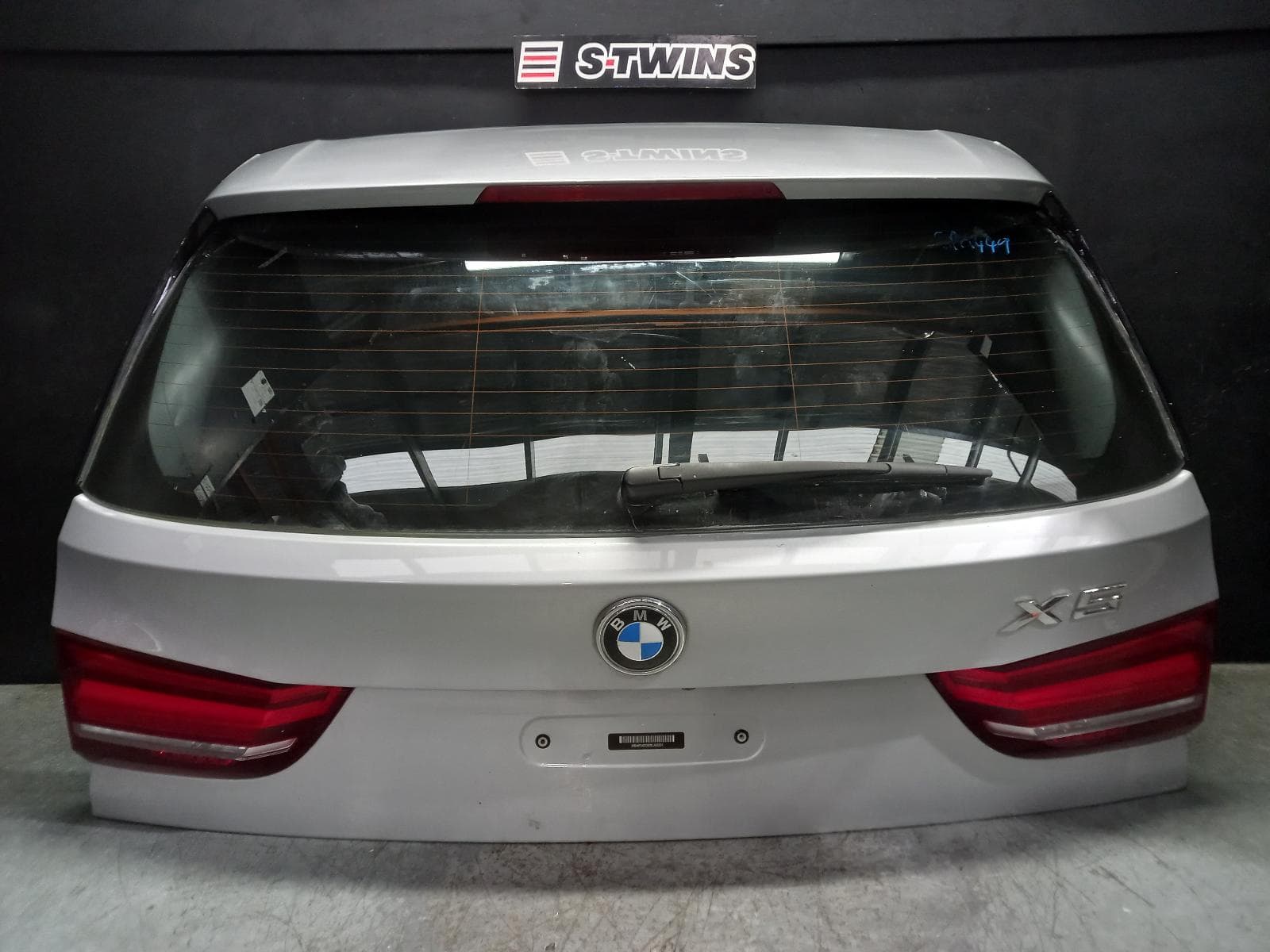 Used auto part listing image: 2016 BMW X5 BOOTLID TAILGATE TAILGATE (UPPER), F15, 09/13-07/18 0000403530