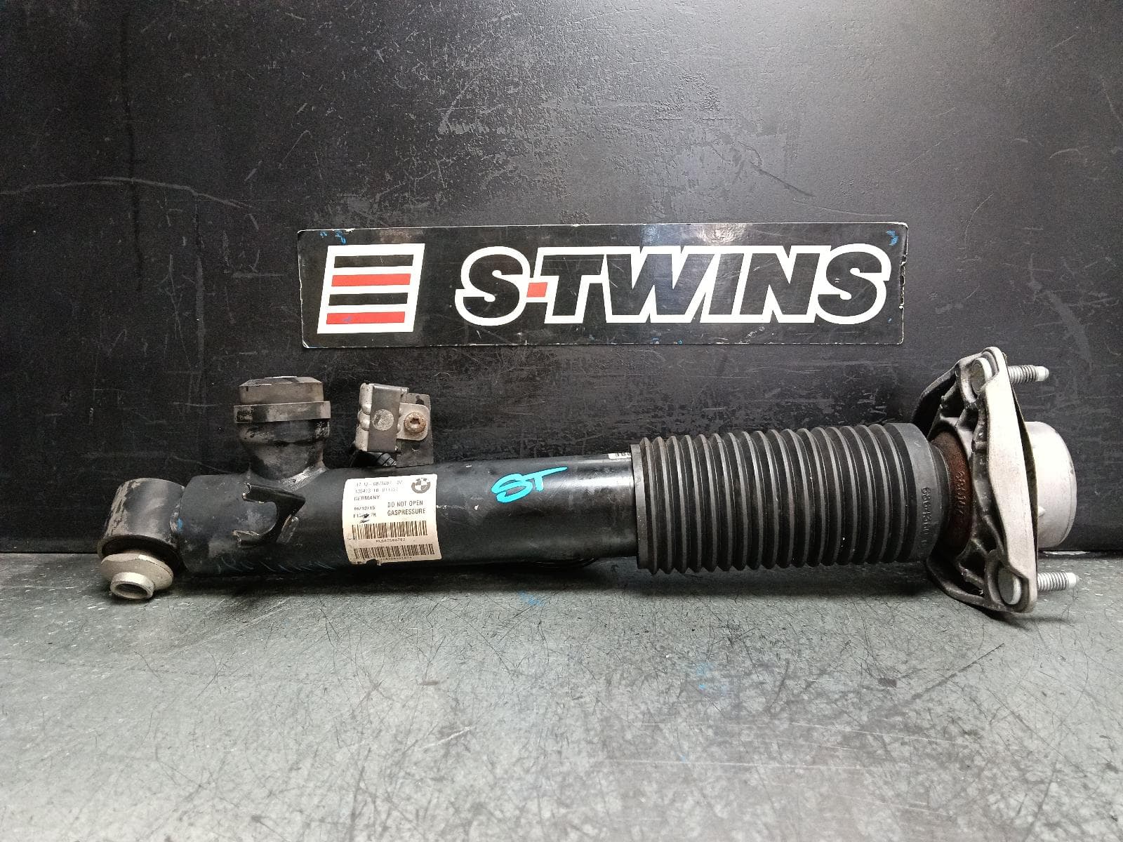 Used auto part listing image: 2016 BMW X5 SHOCK ABSORBER F15, LH REAR, ADAPTIVE TYPE, 09/13-07/18 0000403877
