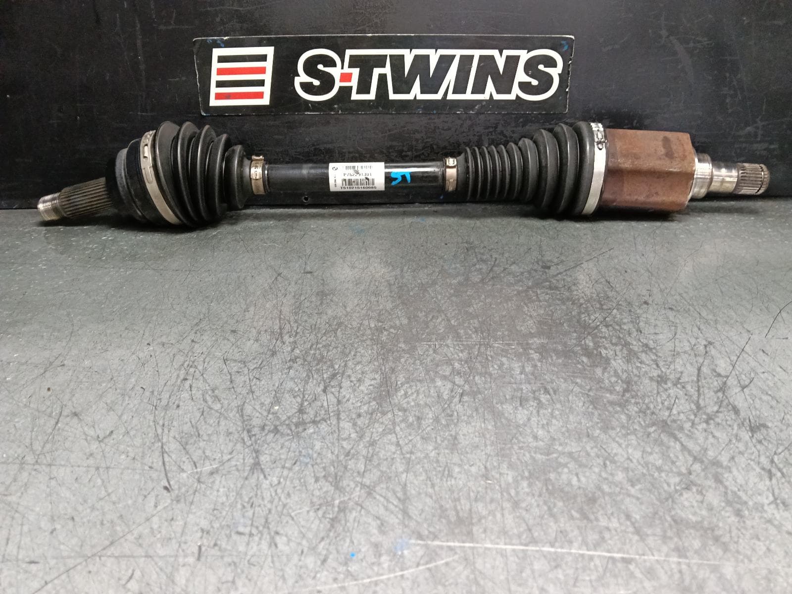 Used auto part listing image: 2016 BMW X5 LEFT DRIVESHAFT FRONT, DIESEL, 3.0, N57N/N57T/N57X/N57Z, F15, 09/13-07/18 0000403879