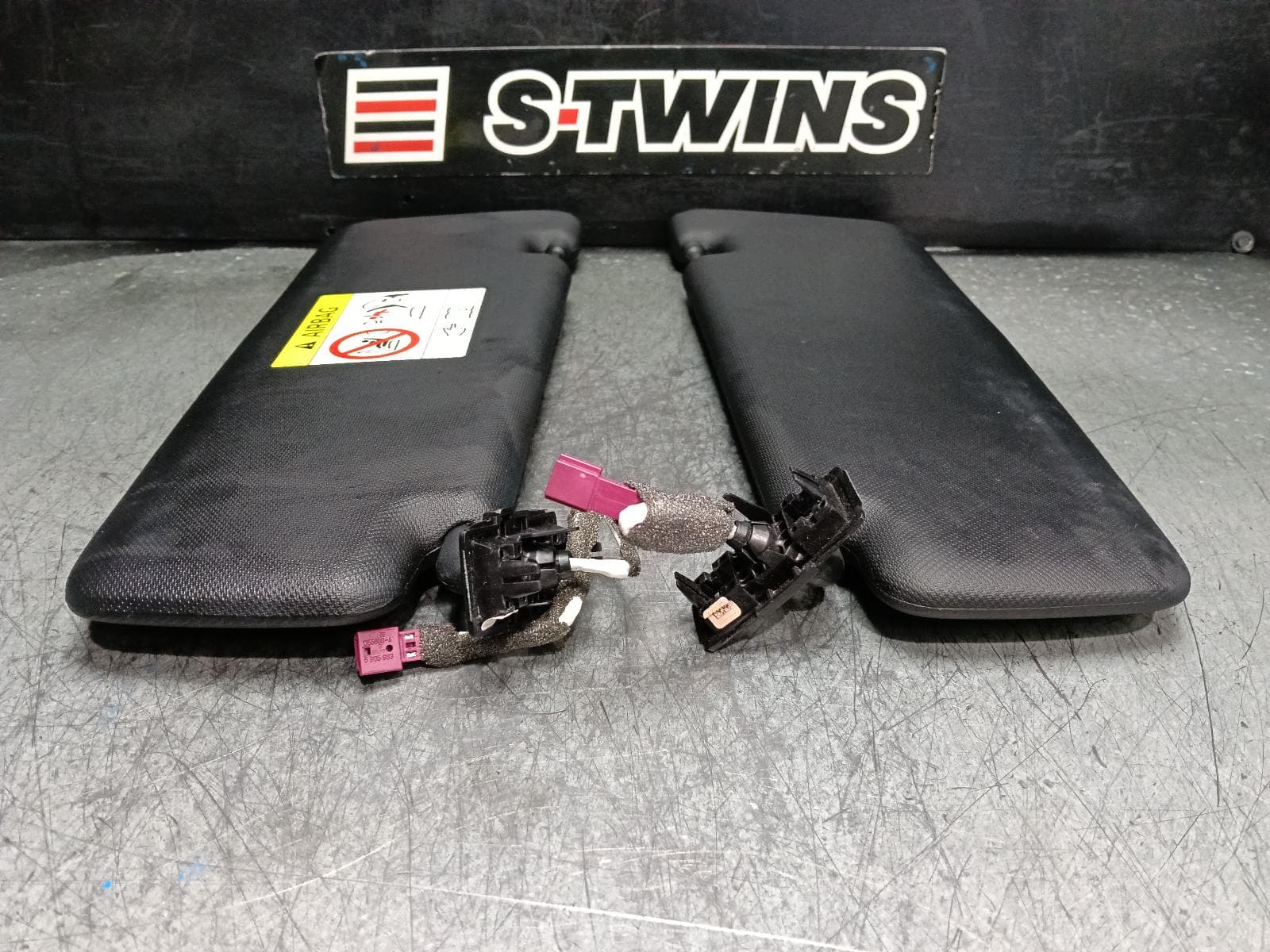 Used auto part listing image: 2016 BMW X5 SUNVISOR F15, PAIR, 09/13-07/18 0000403882