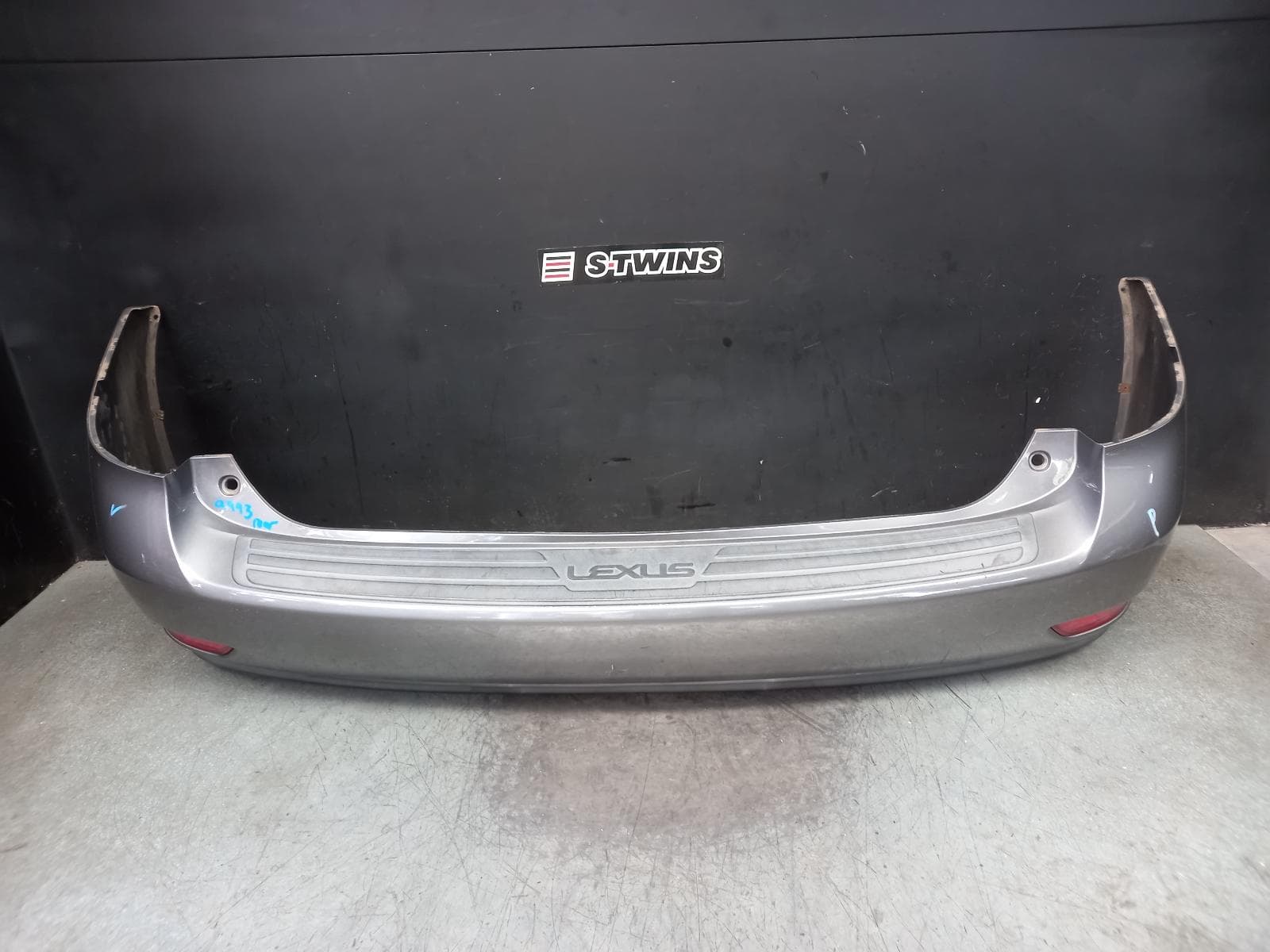 Used auto part listing image: 2011 LEXUS RX SERIES REAR BUMPER AL10, NON PARK SENSORS TYPE, 12/08-08/15 0000389471