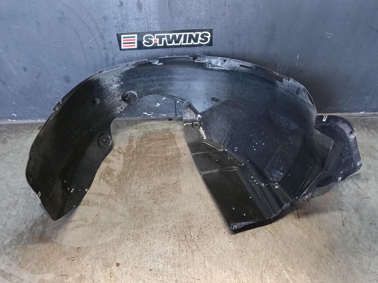 Used auto part listing image: 2021 MG ZS RIGHT GUARD LINER AZS1, FRONT, 09/17- 0000378013