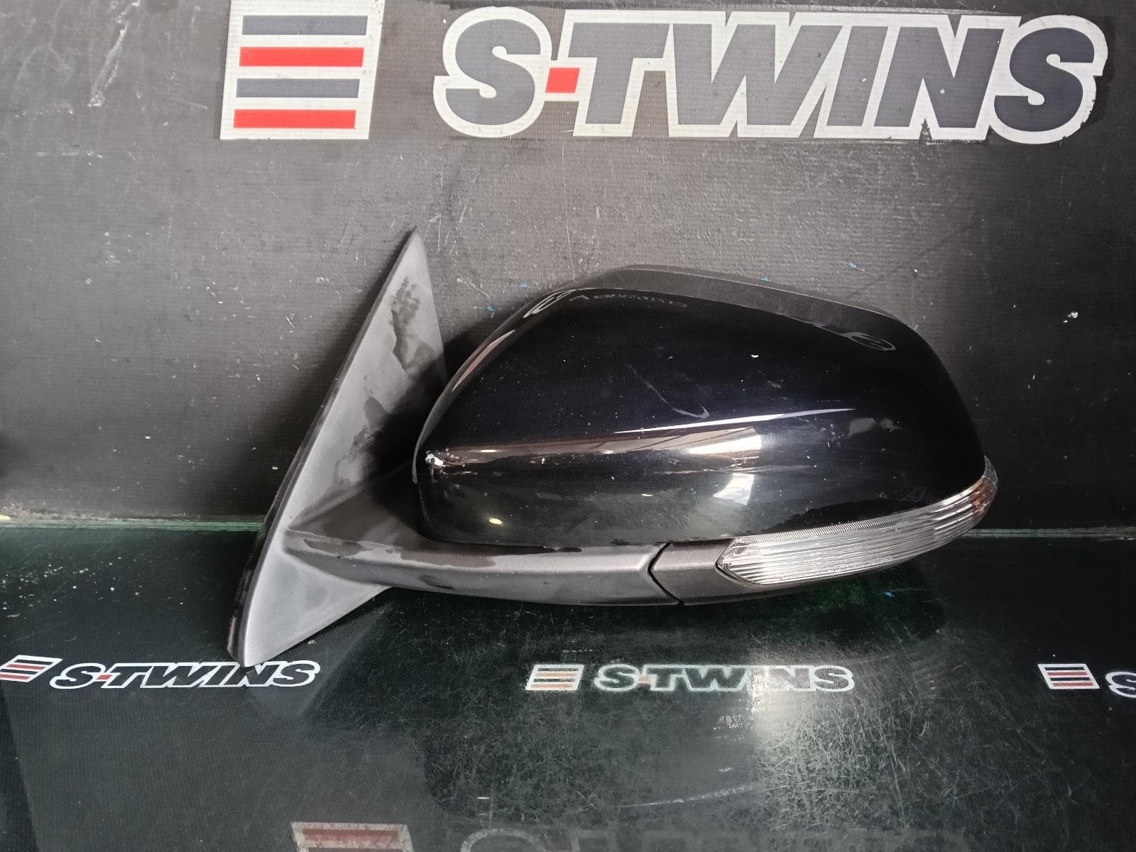 Used auto part listing image: 2019 MG ZS LEFT DOOR MIRROR W/ POWER, HEATED, NON CAMERA, NON BLIND SPOT TYPE, COLOUR CODED, AZS1, 09/17- 0000378006