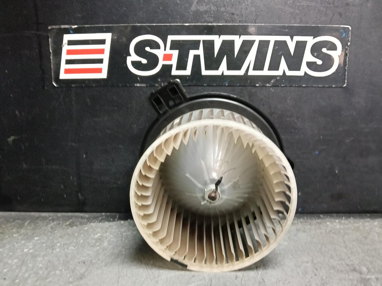 Used auto part listing image: 2020 MAZDA CX3 HEATER FAN MOTOR DK, 03/15- 0000412933