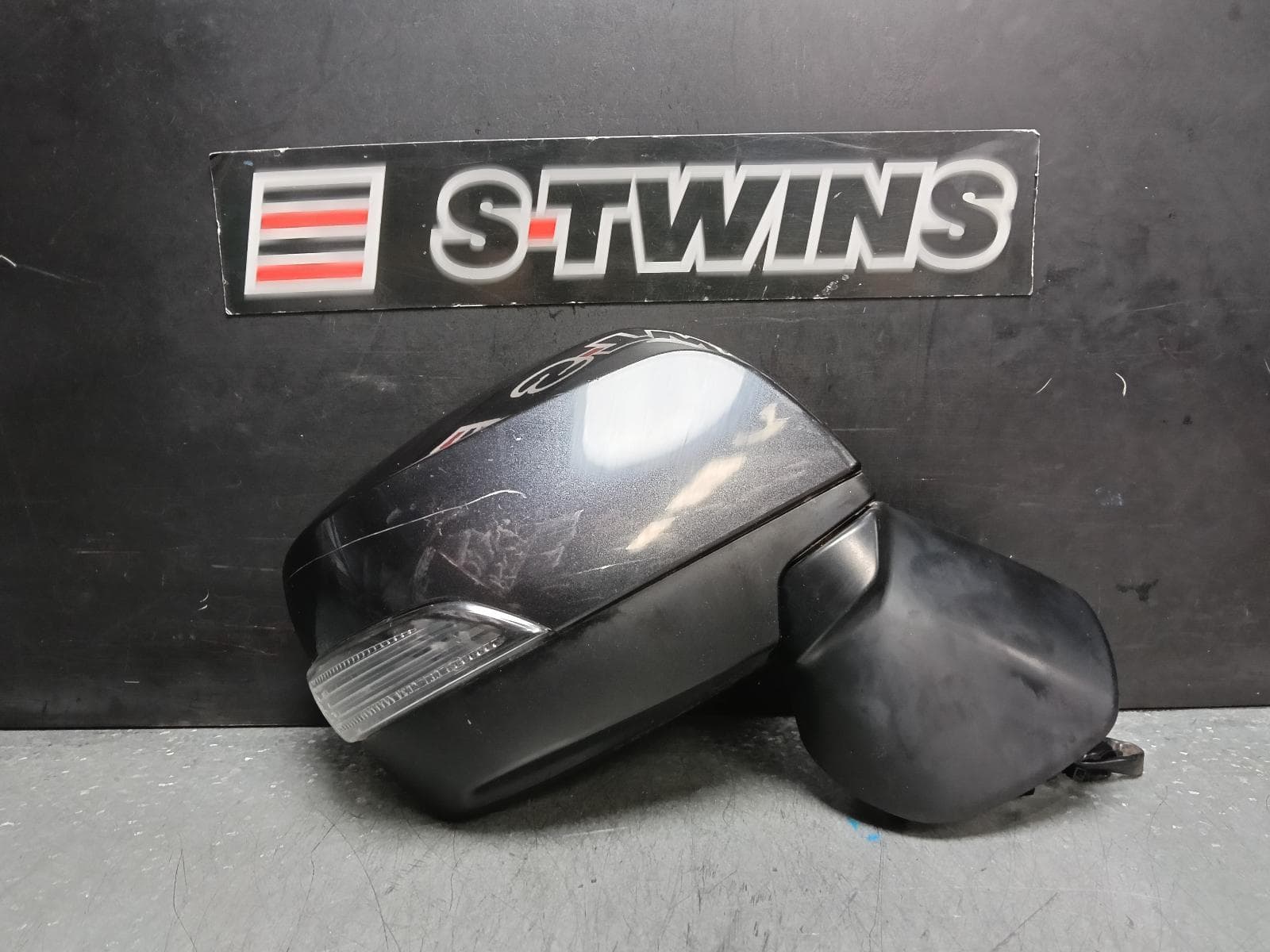 Used auto part listing image: 2014 SUBARU XV RIGHT DOOR MIRROR G4X, W/ INDICATOR, NON POWER FOLD TYPE, 08/11-04/17 0000382036