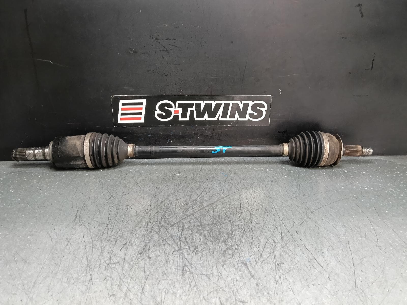 Used auto part listing image: 2014 SUBARU XV RIGHT DRIVESHAFT FRONT, G4X, 11/13-04/17 0000382042