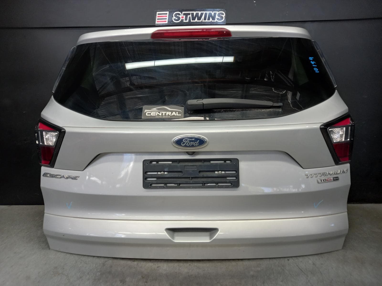 Used auto part listing image: 2017 FORD ESCAPE BOOTLID TAILGATE TAILGATE, ZG, W/ POWER TAILGATE TYPE, 09/16-05/20 0000388265