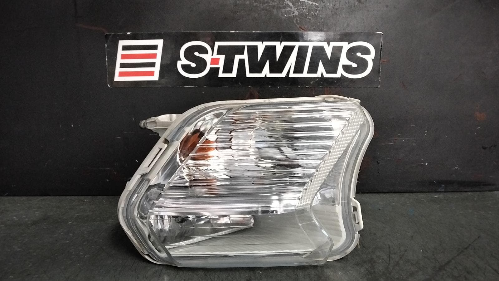 Used auto part listing image: 2017 FORD ESCAPE RIGHT INDICATOR FOG SIDE BUMPER FOGLAMP, ZG, 09/16-05/20 0000388283