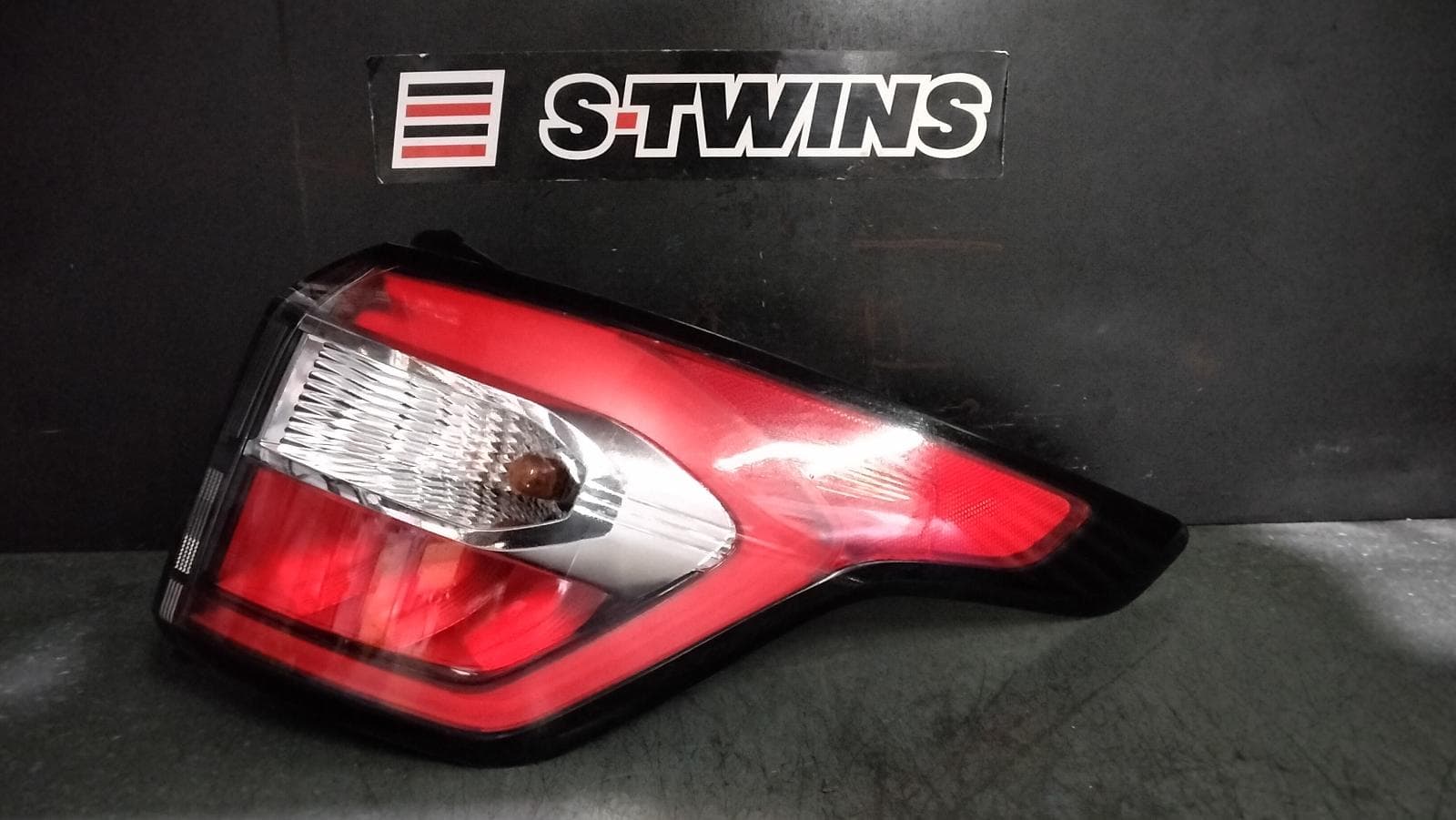 Used auto part listing image: 2017 FORD ESCAPE RIGHT TAILLIGHT ZG, IN BODY, LED TYPE, 09/16-05/20 0000388289