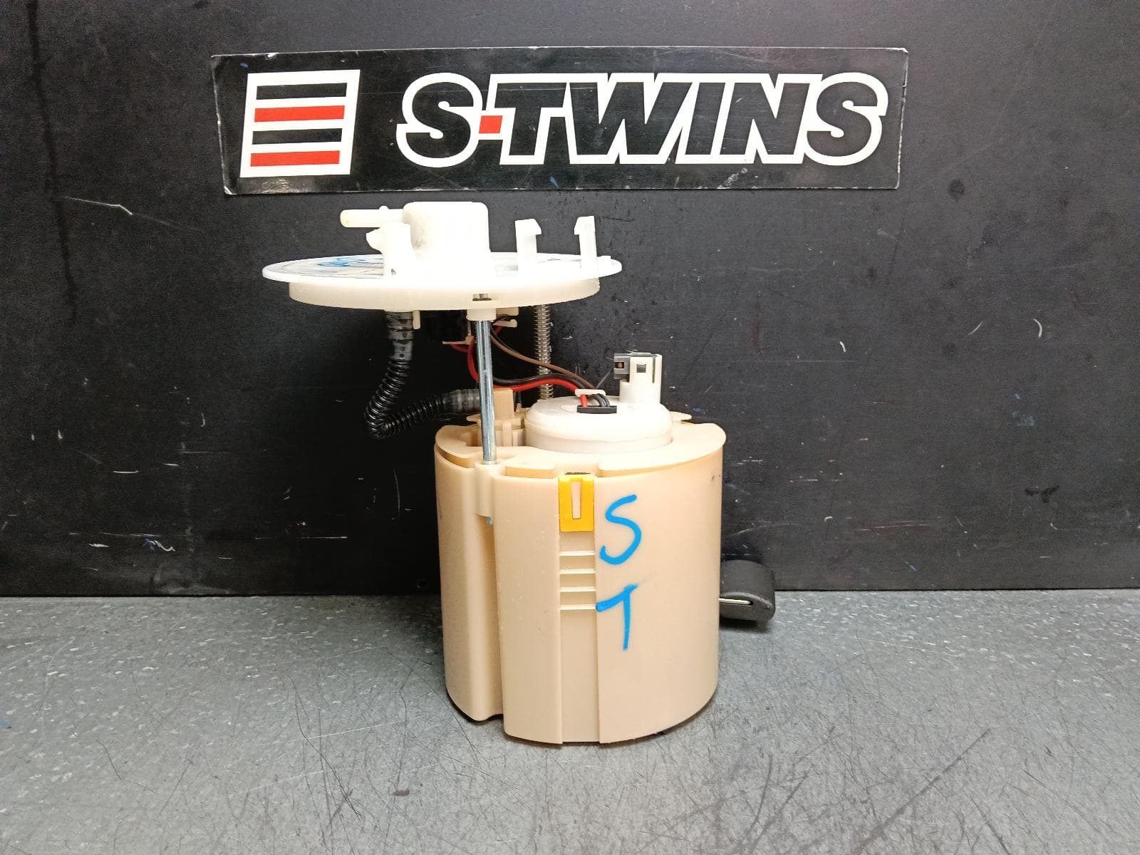 Used auto part listing image: 2018 HYUNDAI I30 FUEL PUMP IN TANK (PUMP & SENDER), PETROL, 1.6, G4FJ, PD, 03/17-10/23 0000383382
