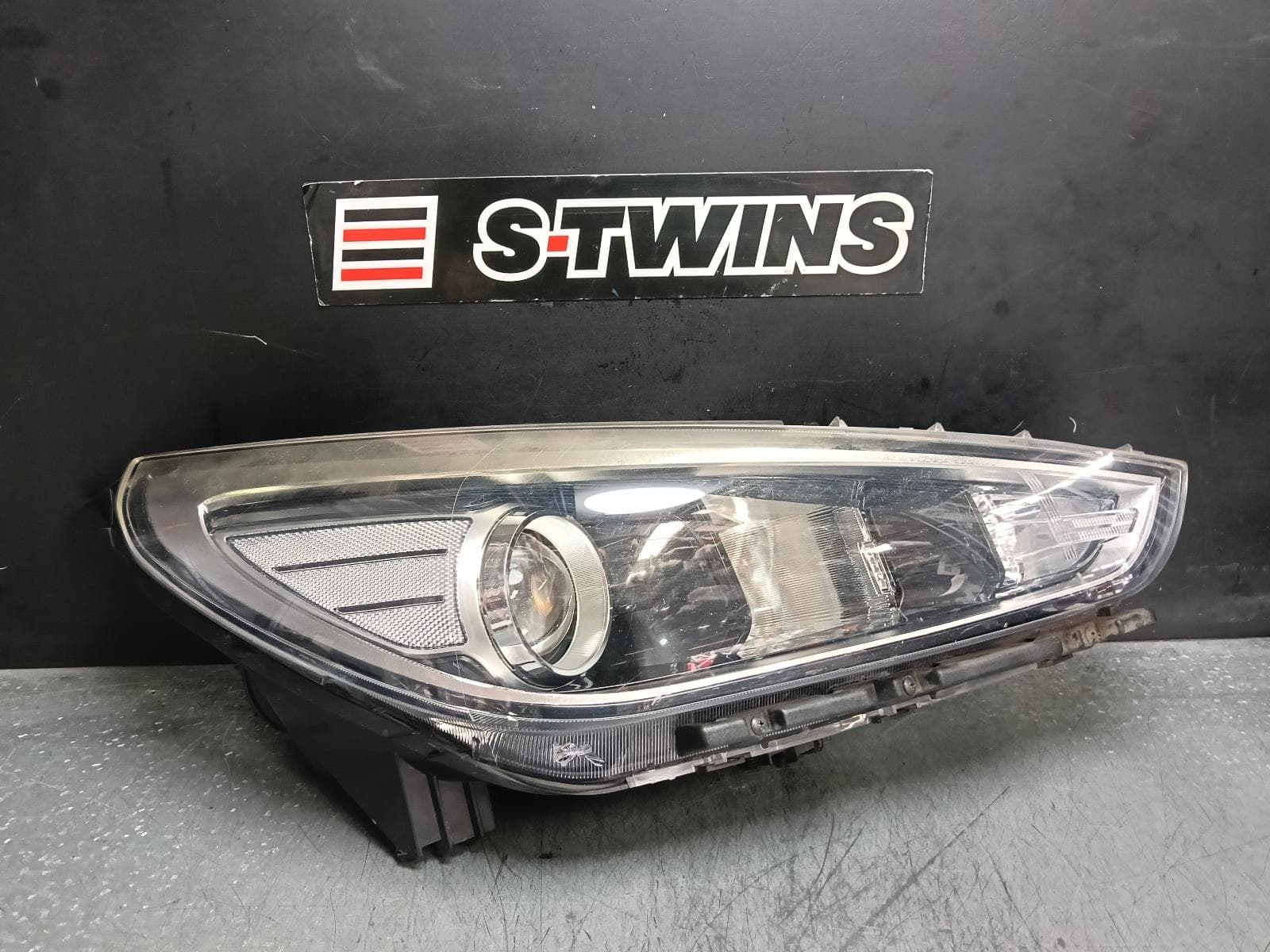 Used auto part listing image: 2018 HYUNDAI I30 RIGHT HEADLAMP PD, W/ HALOGEN TYPE, HATCH (S. KOREA VIN KMHH), GO/ACTIVE/ELITE/SR, 03/17-07/20 0000383383