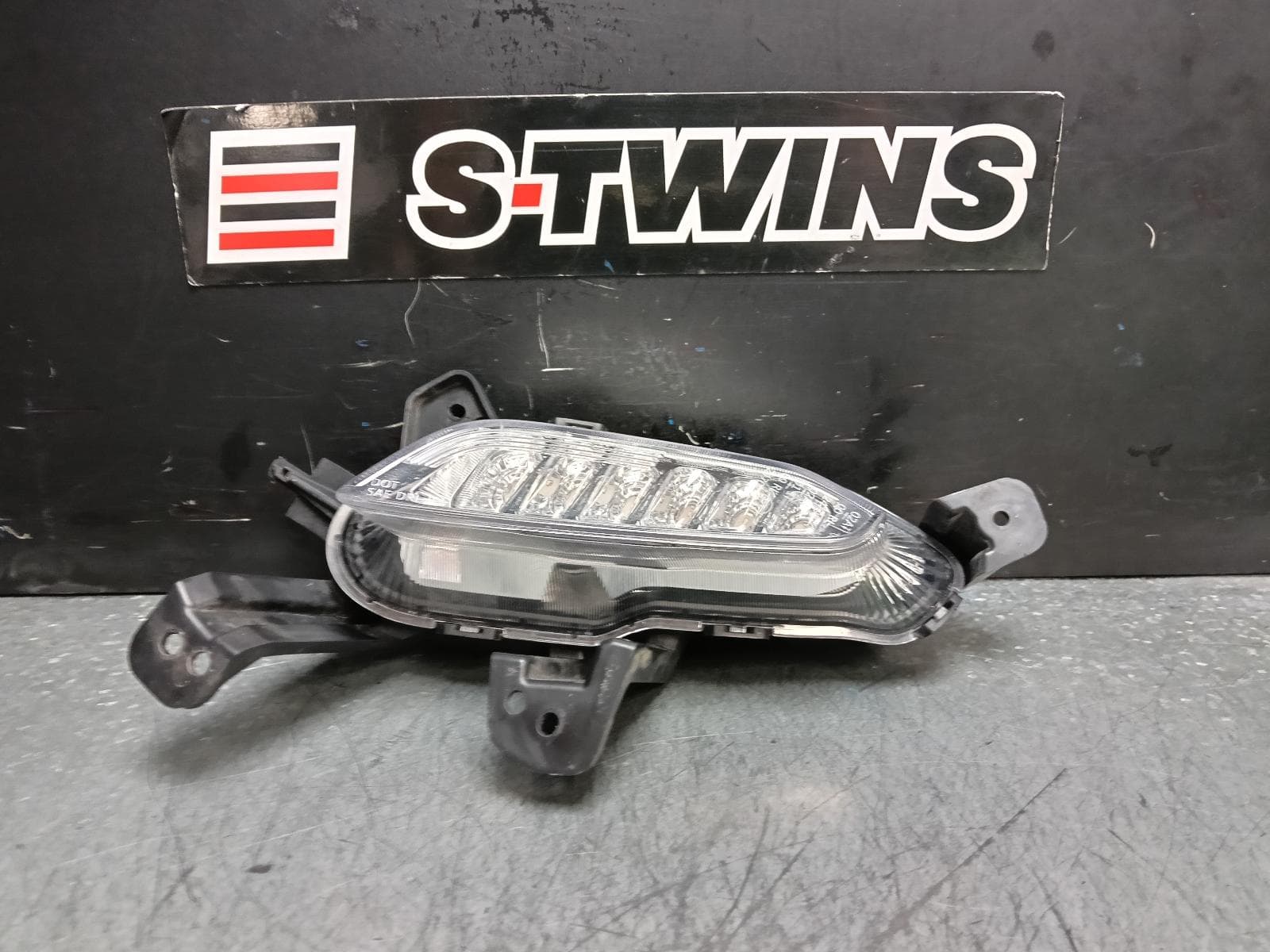 Used auto part listing image: 2018 HYUNDAI I30 RIGHT INDICATOR FOG SIDE DAYTIME RUNNING LAMP, PD, HATCH (S. KOREA VIN KMHH), SINGLE LED TYPE (3 PIN PLUG), GO/ACTIVE/ELITE/SR, 03/17-08/20 0000383384