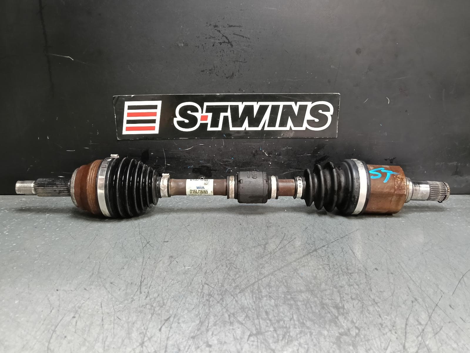 Used auto part listing image: 2018 HYUNDAI I30 LEFT DRIVESHAFT AUTO T/M, PETROL, 1.6, G4FJ, PD, 03/17-10/23 0000383390