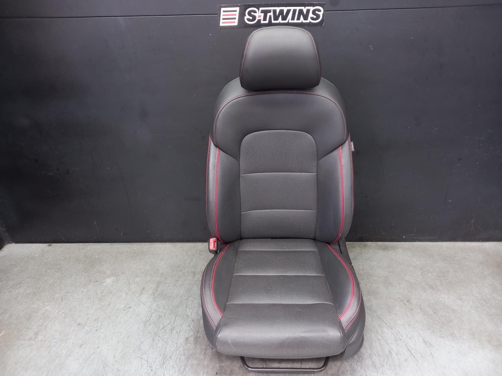 Used auto part listing image: 2018 HYUNDAI I30 FRONT SEAT LH FRONT, PD, HATCH (S.KOREA VIN KMHH), LEATHER, RED STITCHING, SR TYPE, 03/17-12/23 0000383395
