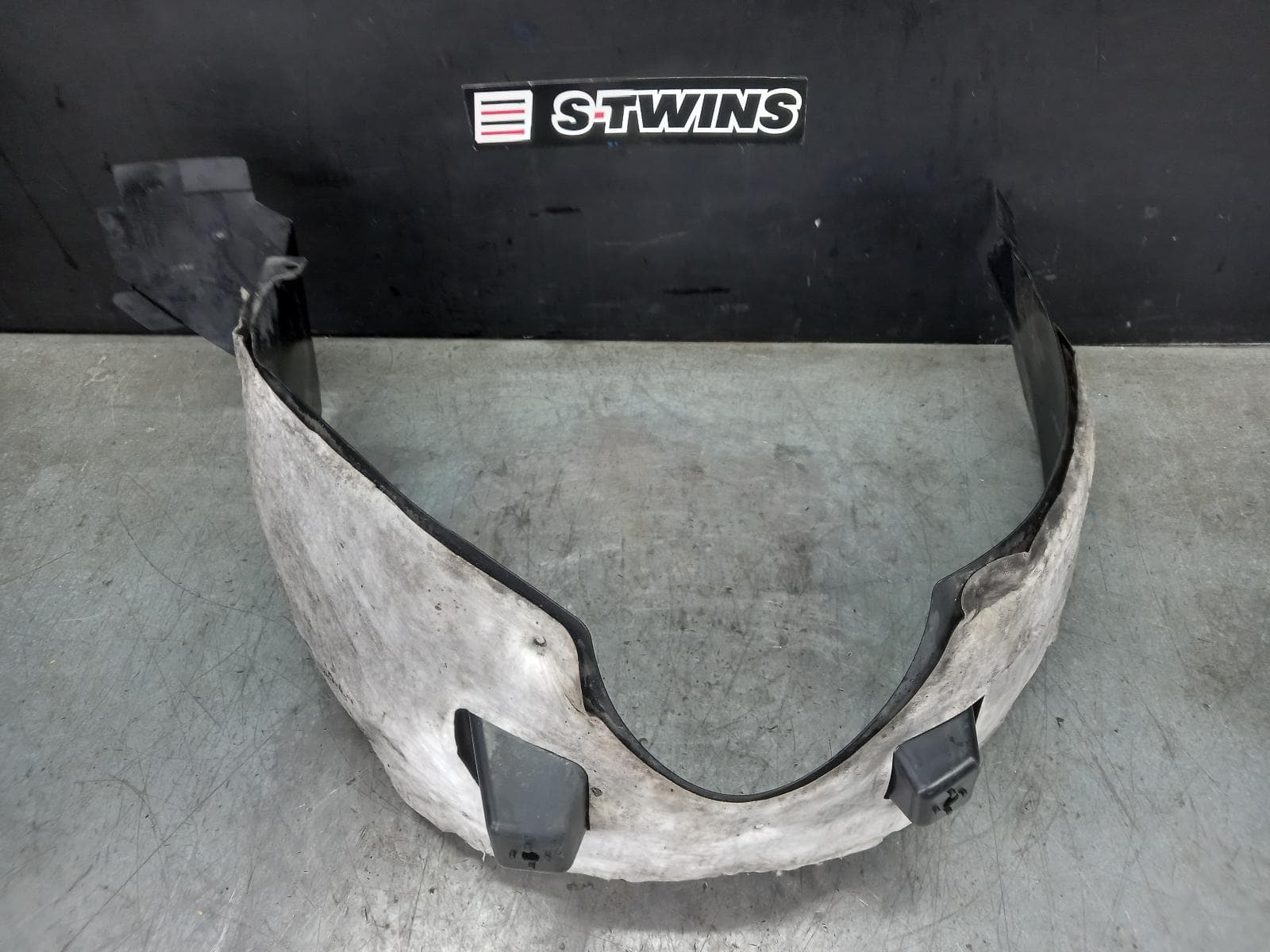 Used auto part listing image: 2017 HOLDEN CAPTIVA LEFT GUARD LINER CG, FRONT, 10/15-06/18 0000387099