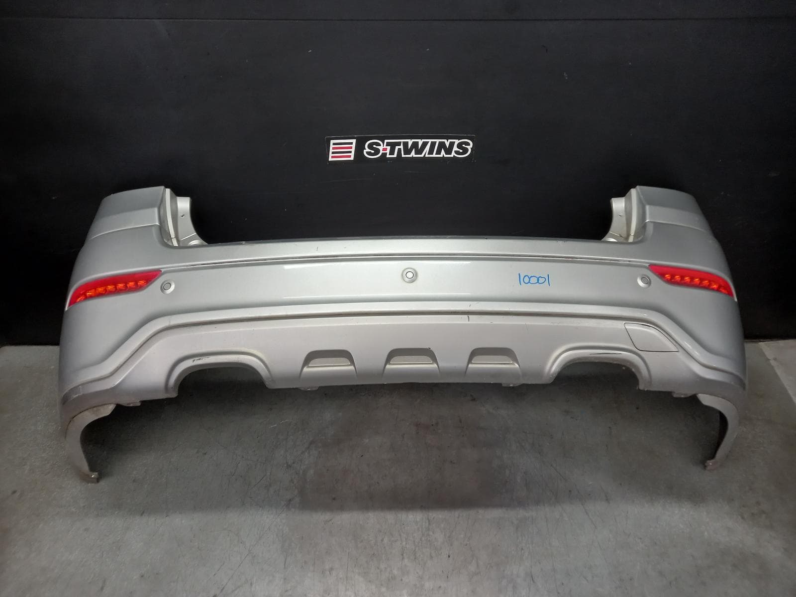 Used auto part listing image: 2017 HOLDEN CAPTIVA REAR BUMPER BUMPER BAR, CG, LT/LTZ, COLOUR CODED, W/ PARK ASSIST TYPE, 10/15-06/18 0000386117