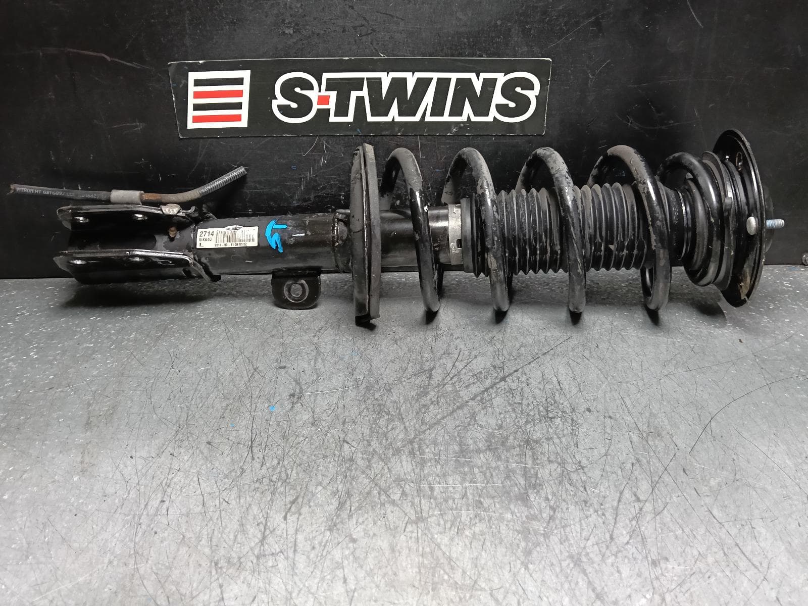 Used auto part listing image: 2017 HOLDEN CAPTIVA LEFT FRONT STRUT CG, AWD TYPE, 01/11-06/18 0000387102
