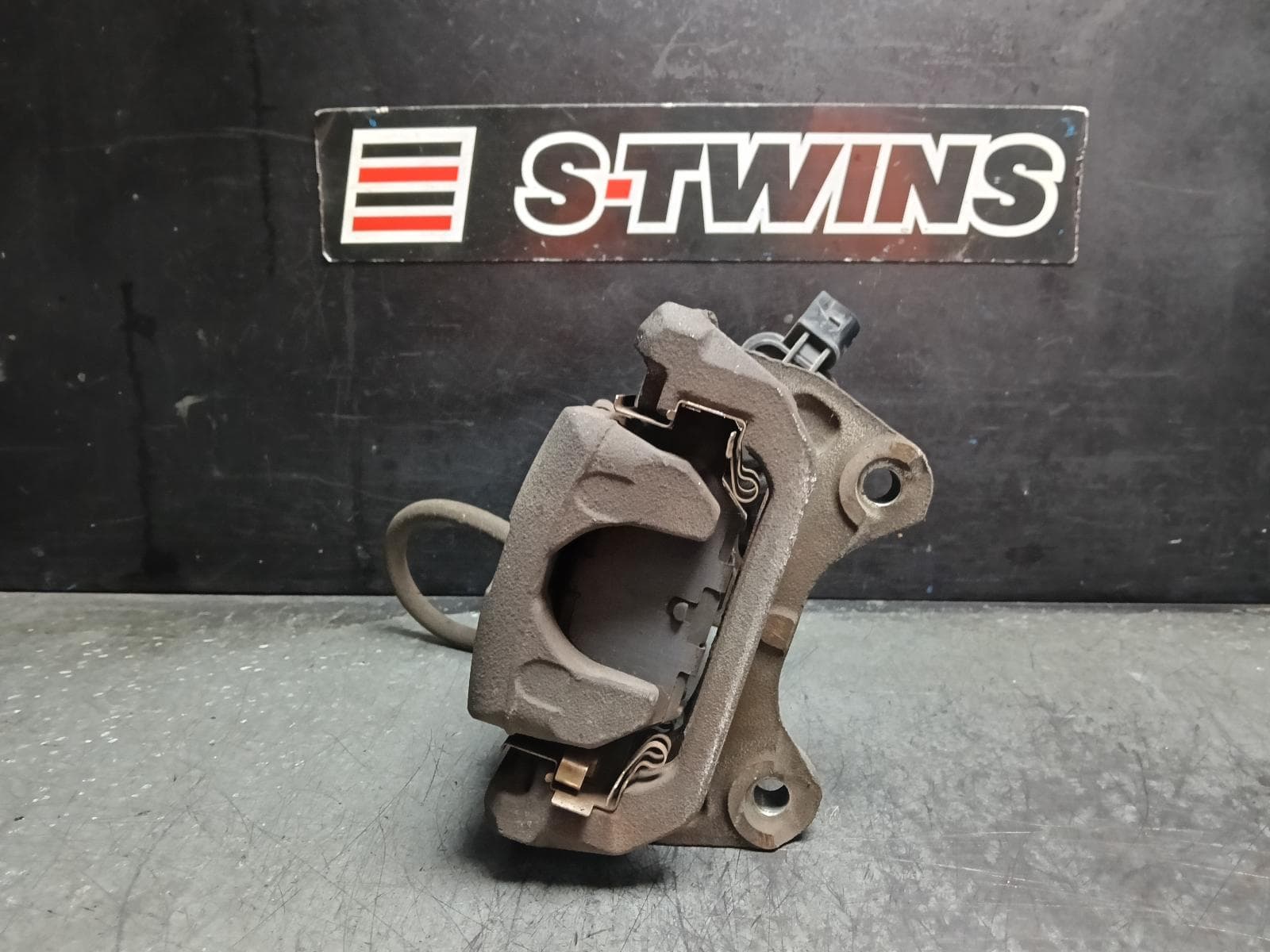 Used auto part listing image: 2018 MAZDA CX5 CALIPER RH REAR, KF, 02/17- (AUS ONLY) 0000411592