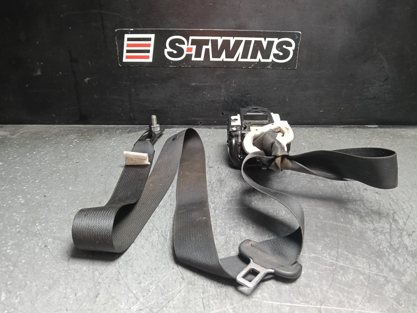 Used auto part listing image: 2018 MAZDA CX5 SEAT BELT STALK RH REAR, SEAT BELT ONLY, KF, 02/17- 0000411600