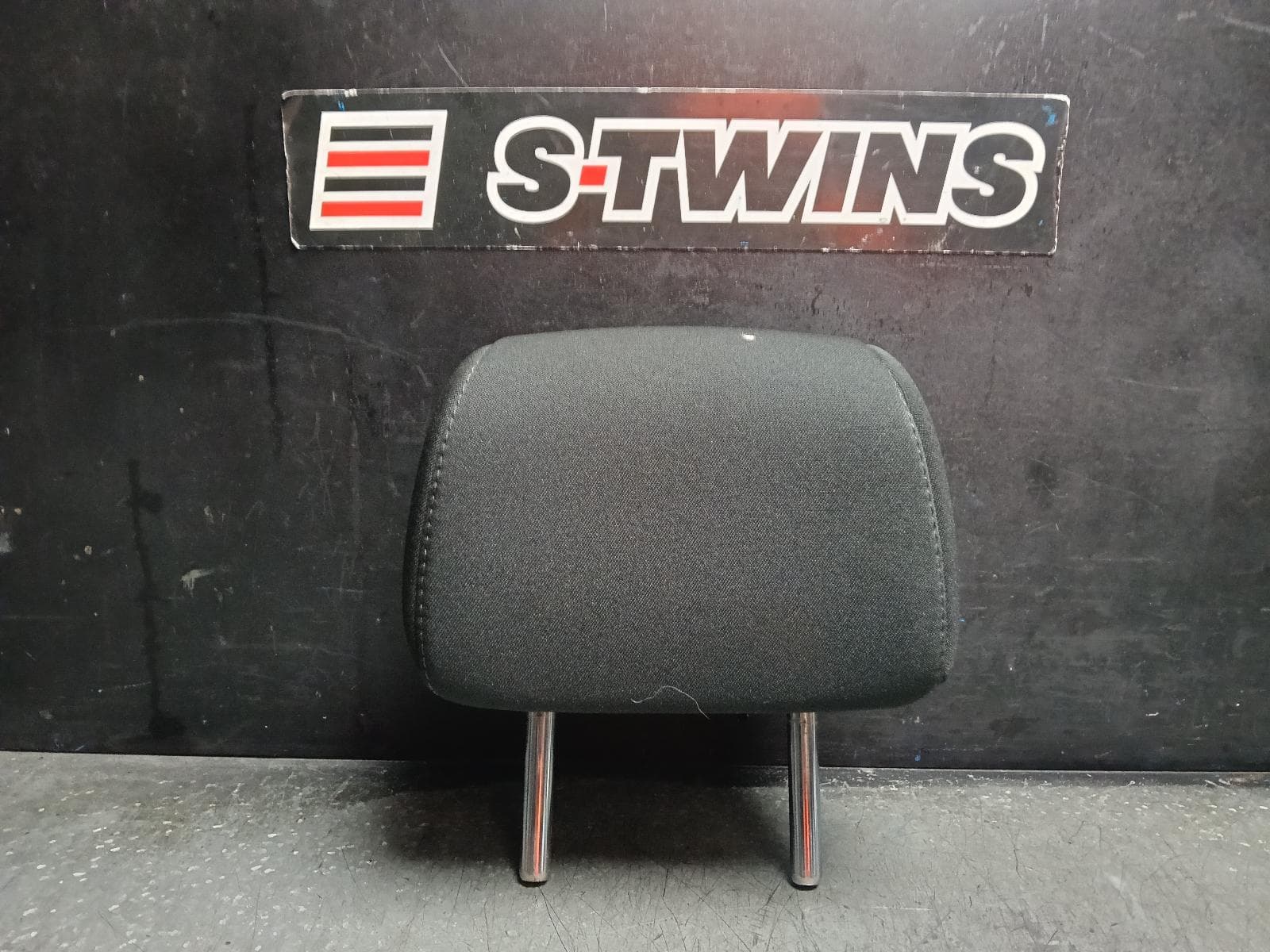 Used auto part listing image: 2018 MAZDA CX5 HEADREST KF, RH REAR, CLOTH, 02/17- 0000411595